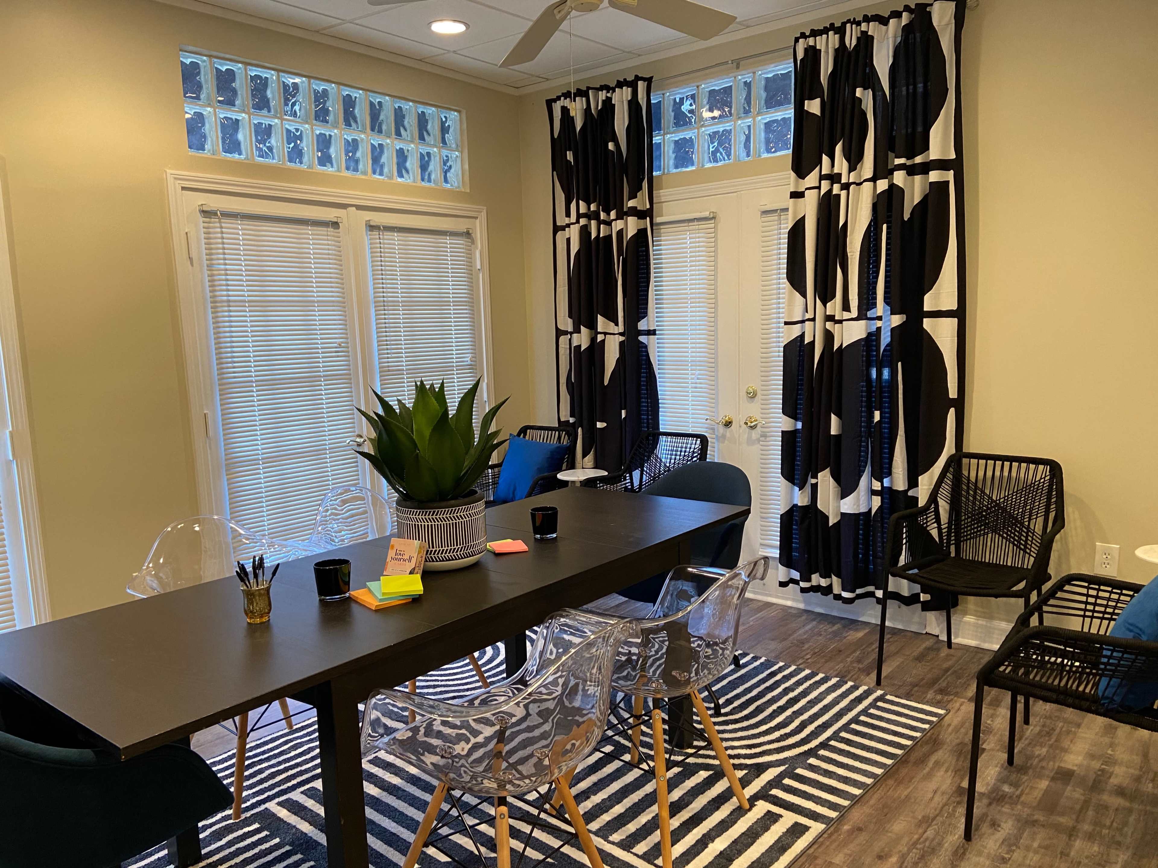 Contemporary Intimate Meeting Space in Roswell's medical downtown Image in Alpharetta, Roswell, GA