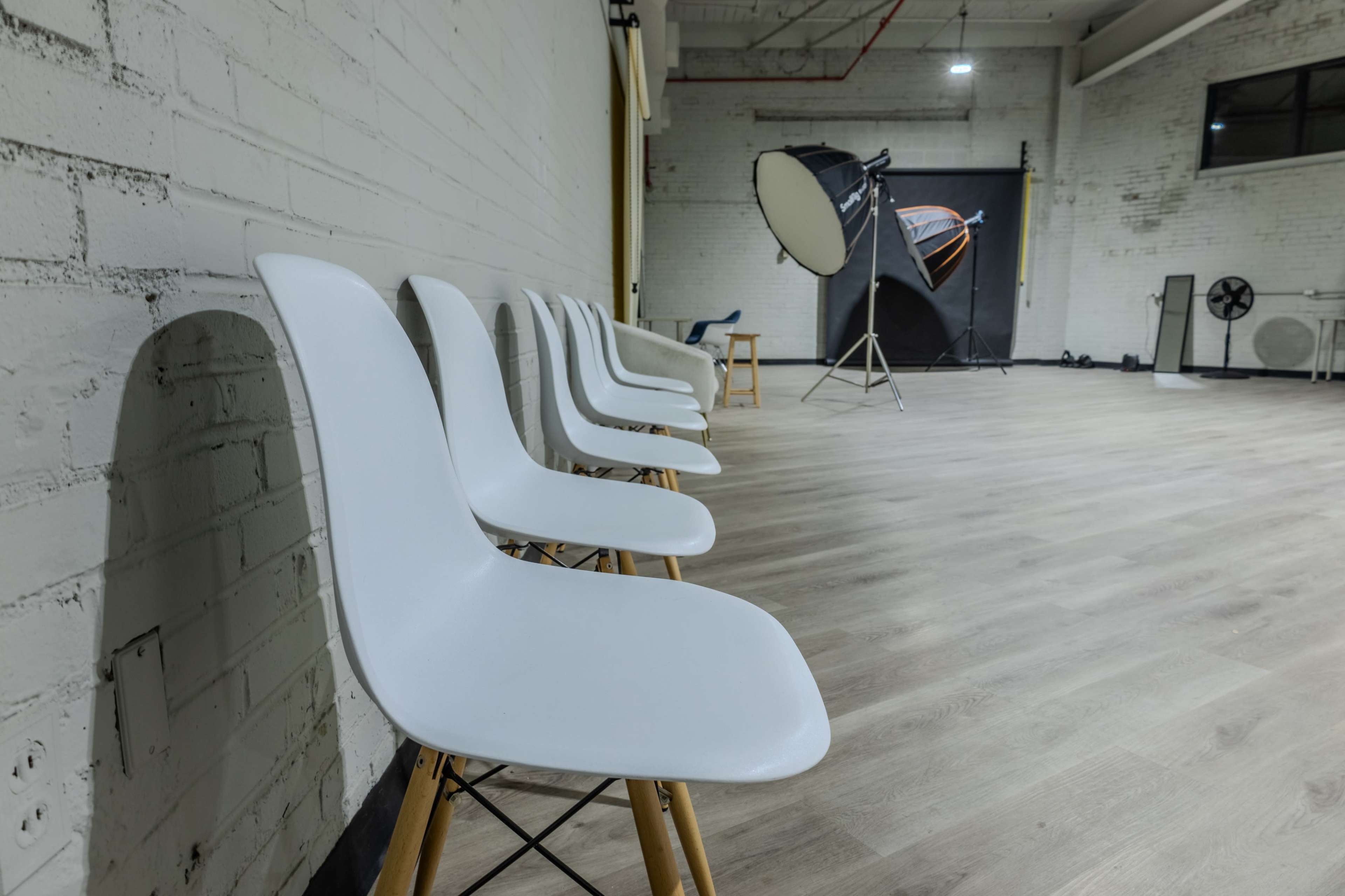 High Ceiling Studio 8 mins from downtown - Studio A Image in Glenville, Cleveland, OH
