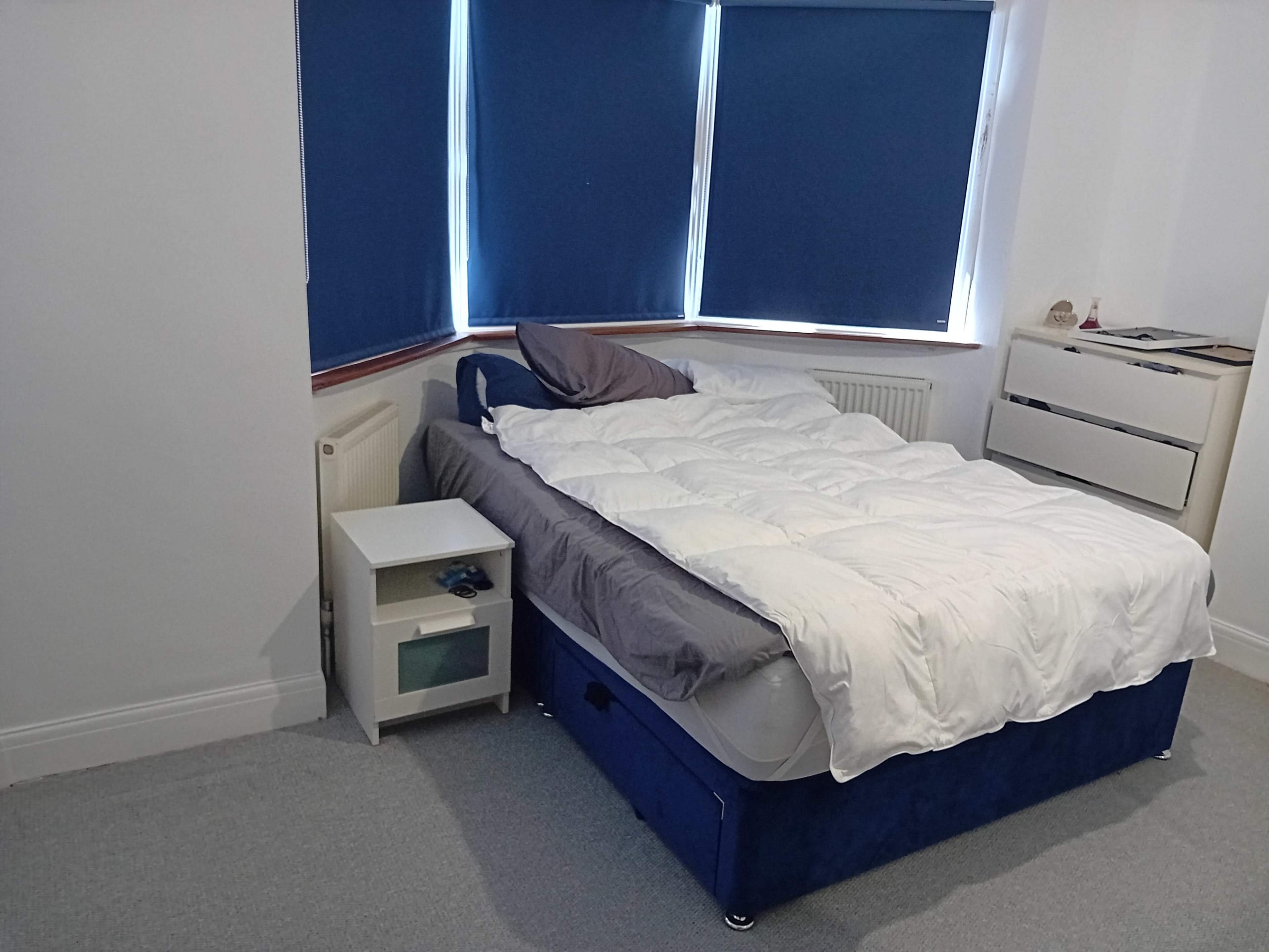 A Spacious 3 Bedrooms 1930's House Image in Ruislip, London, ENG