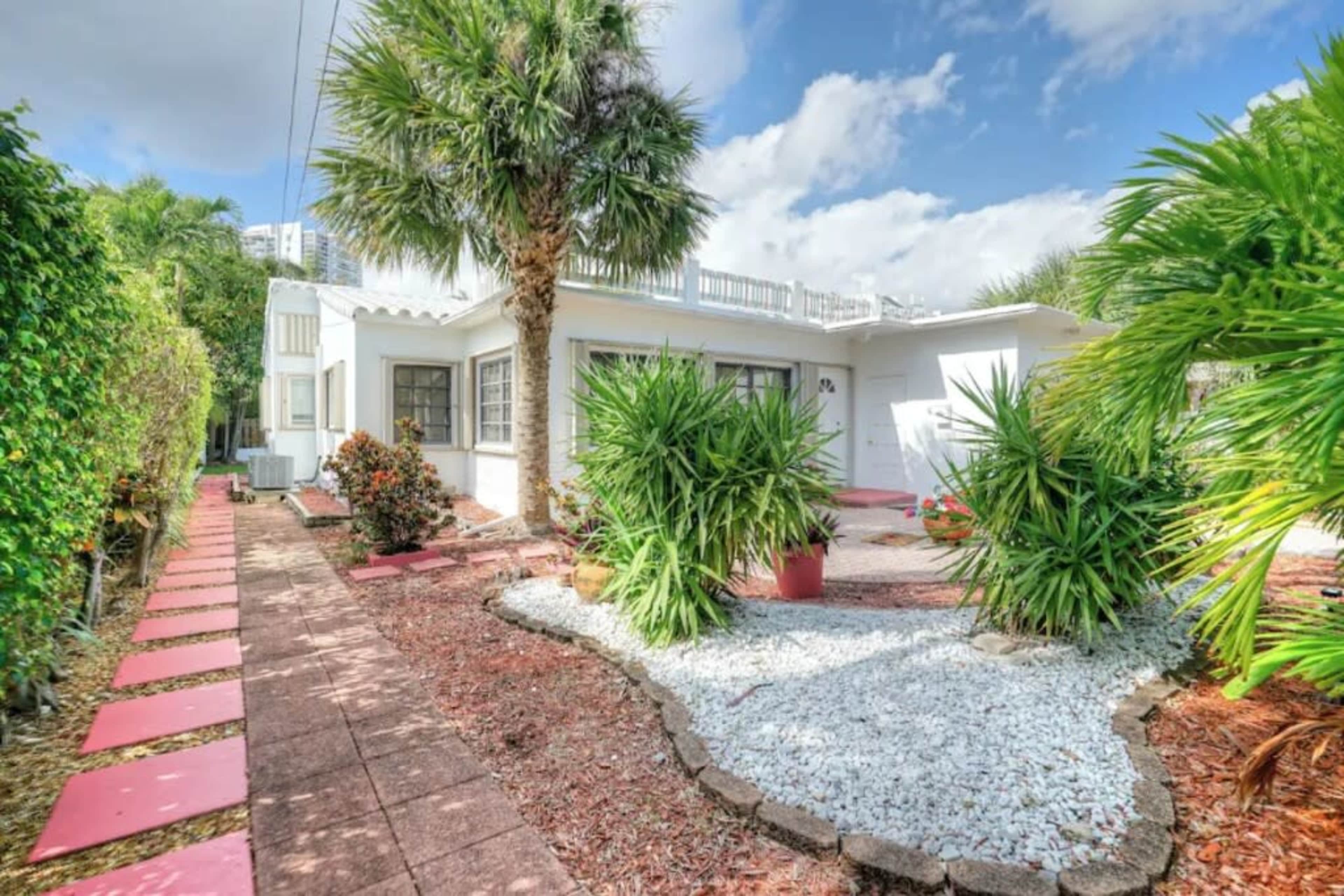 Beachside Cottage, direct Ocean Access Image in Lauderdale Beach, Fort Lauderdale, FL