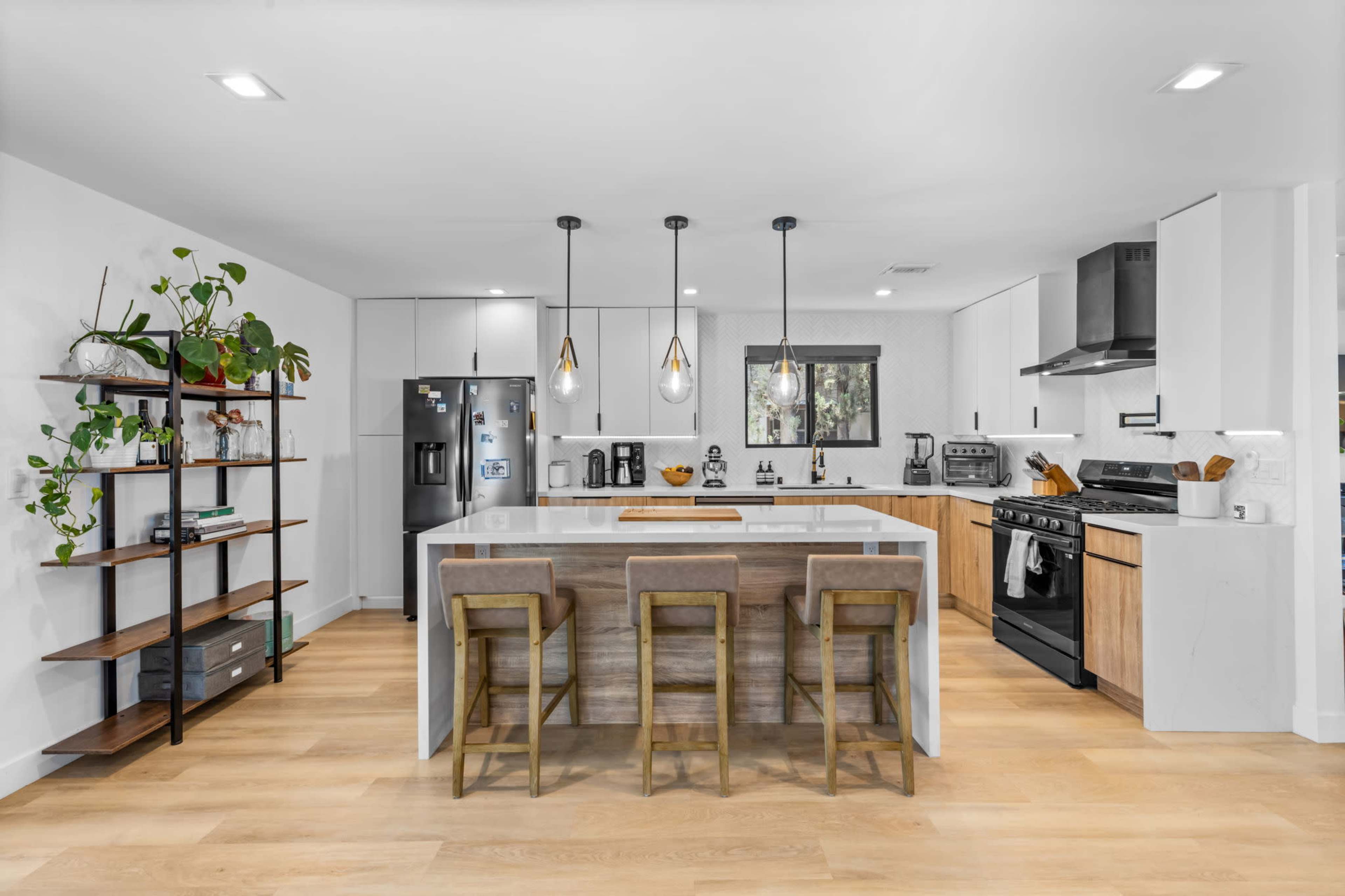 Modern West Hills Valley Home Image in West Hills, West Hills, CA