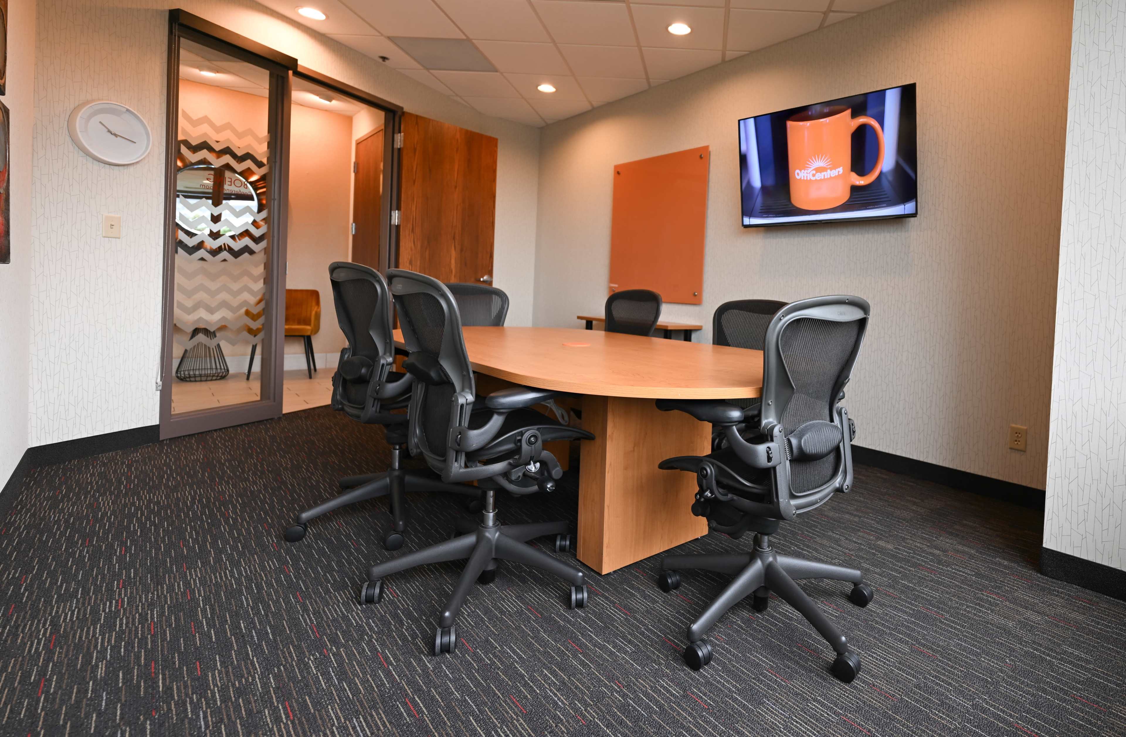 Creative Meeting Space - 6 People - TV - Whiteboard Image in South Loop District, Bloomington, MN