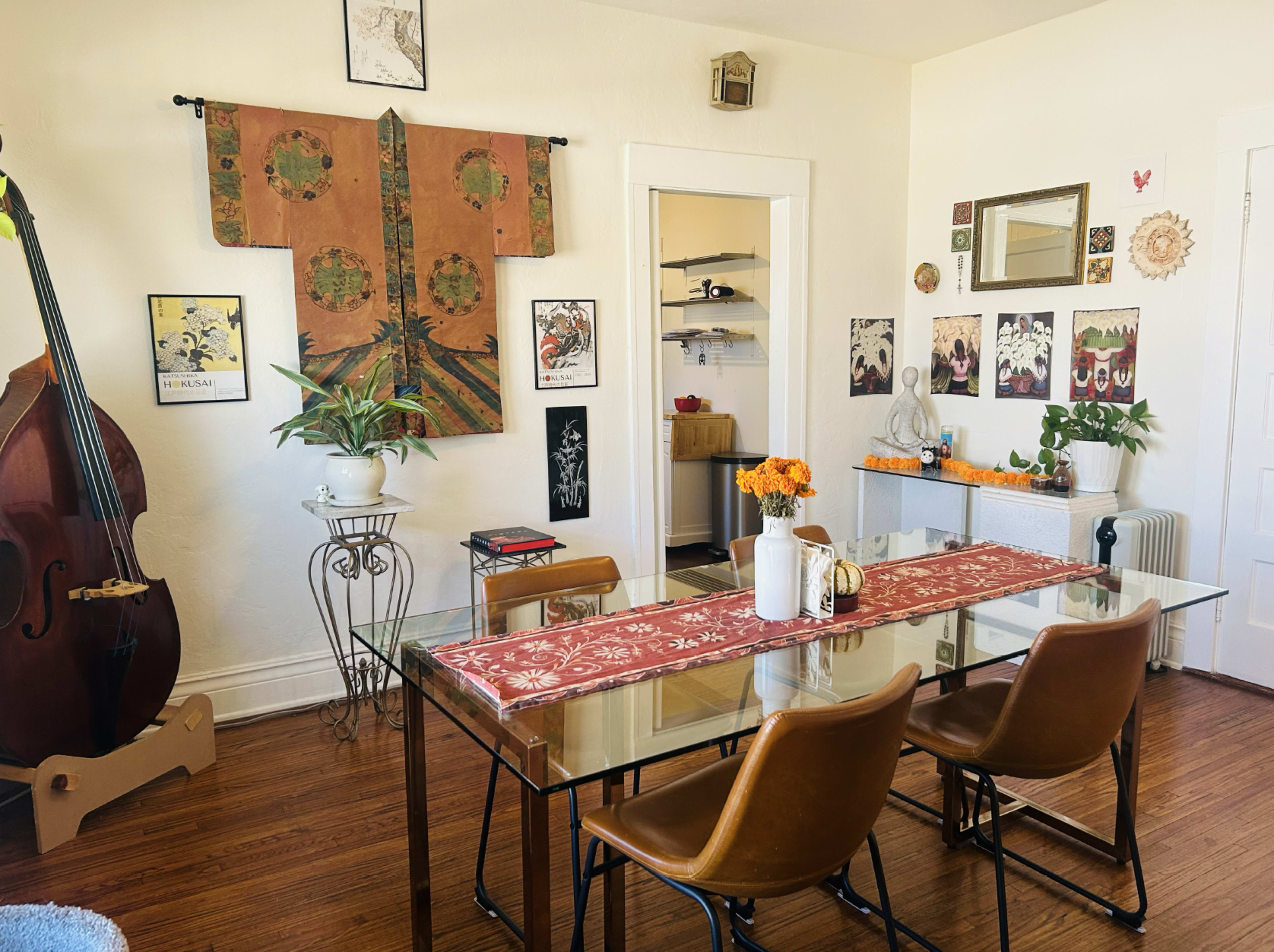 Vintage Bohemian Apartment in a Restored 1920s Duplex Image in Harvard Heights, Los Angeles, CA