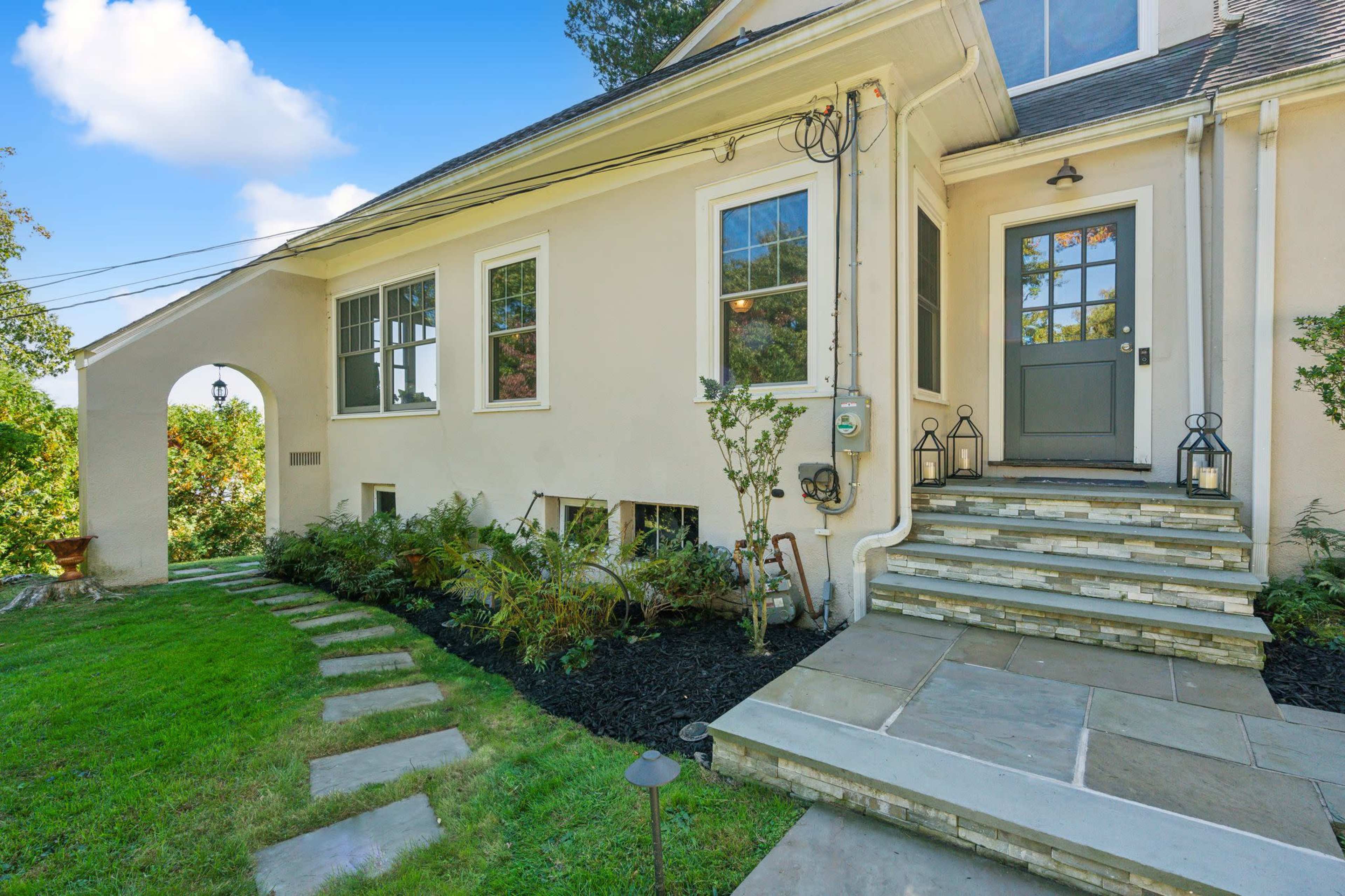 Nyack Hillside Haven with Hudson River Views Image in Orangetown, Nyack, NY