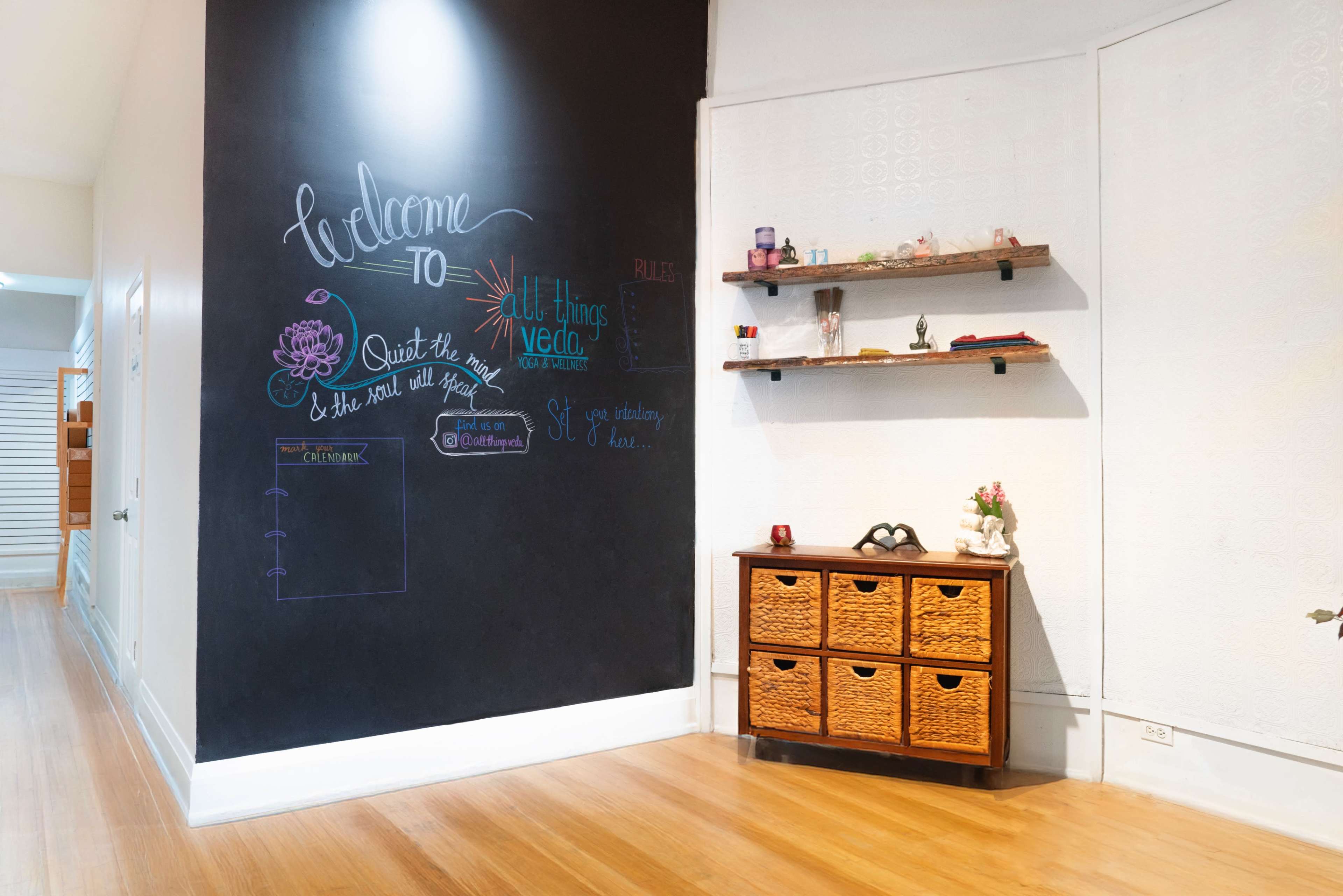 Inviting Studio space Image in Crown Point West, Hamilton, ON