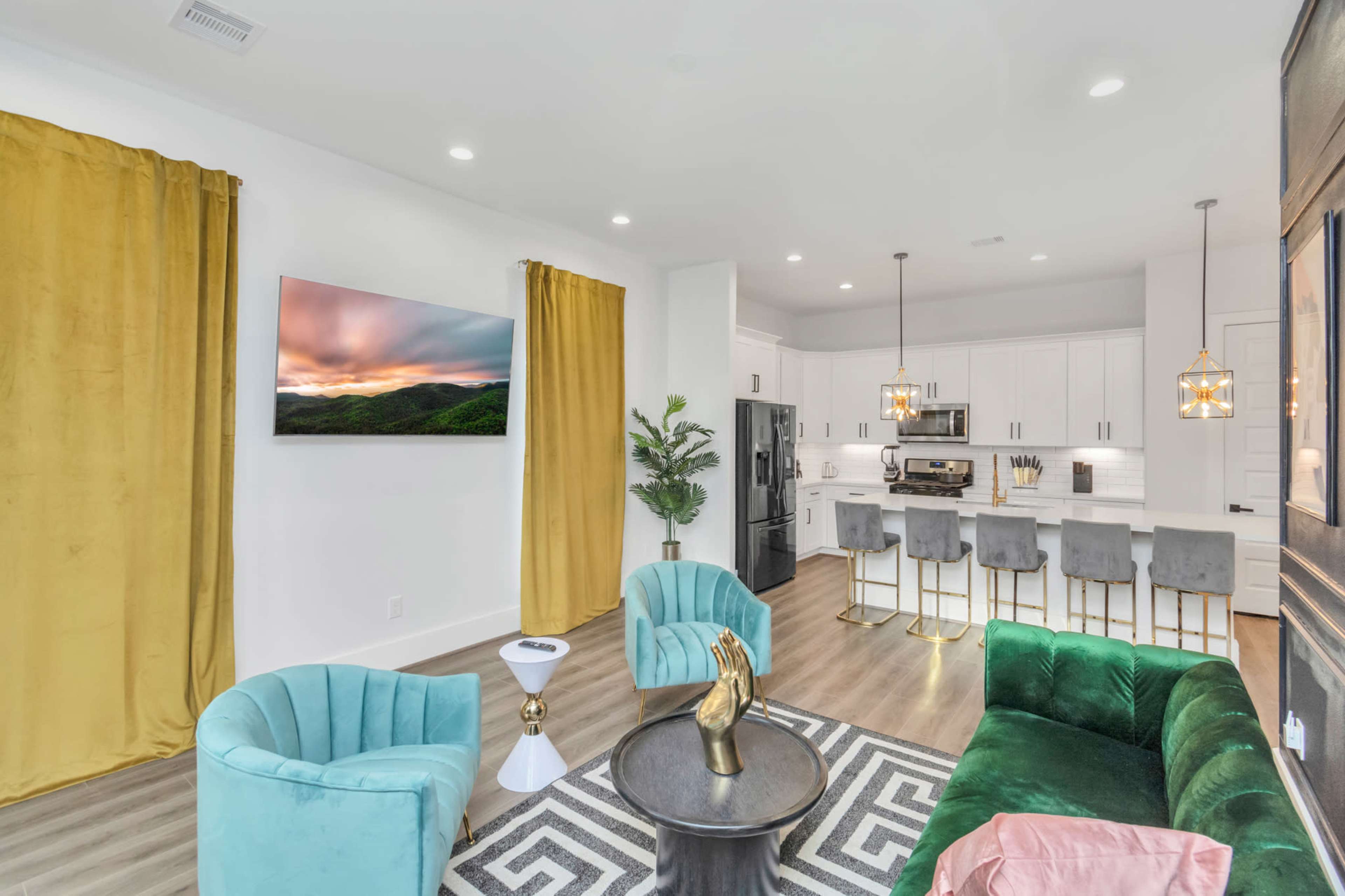 Great home for content creation, podcast, photoshoots Image in Greater Third Ward, Houston, TX