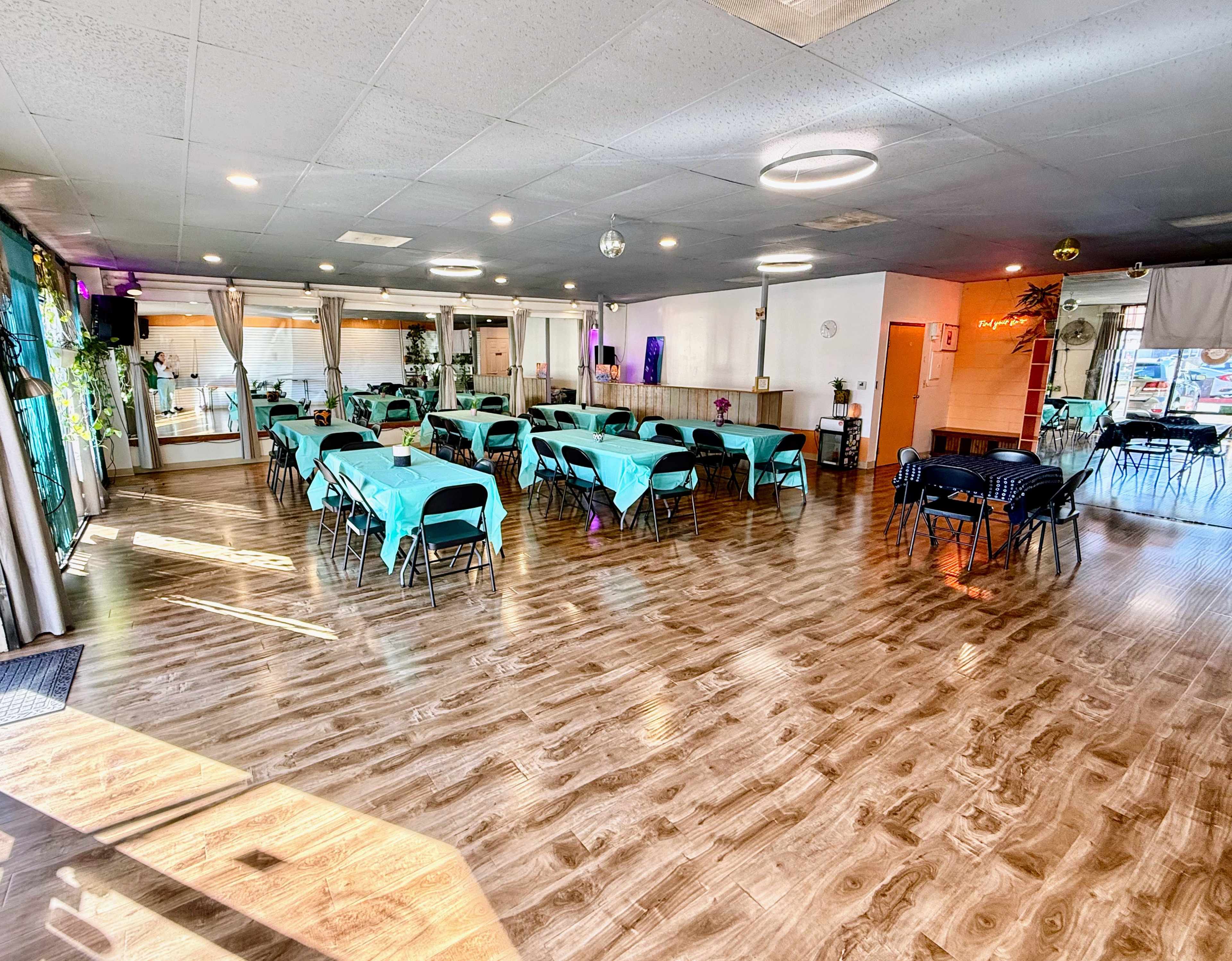 Near DTLA creative Zen Earthy studio Image in Jefferson Park, Los Angeles, CA