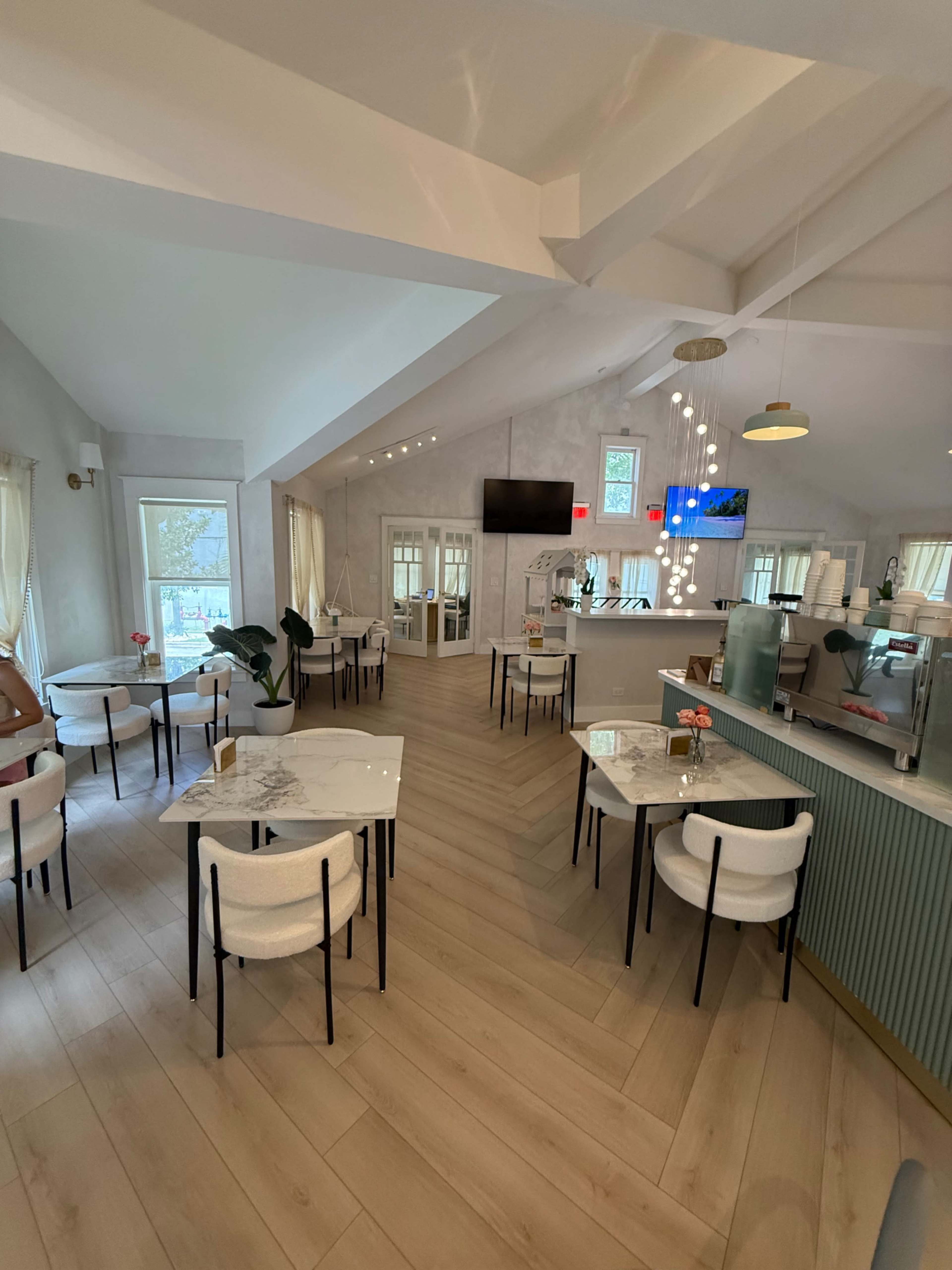 Cozy and stylish space for family, fashion, educational, art events. Image in Edgewater, Miami, FL