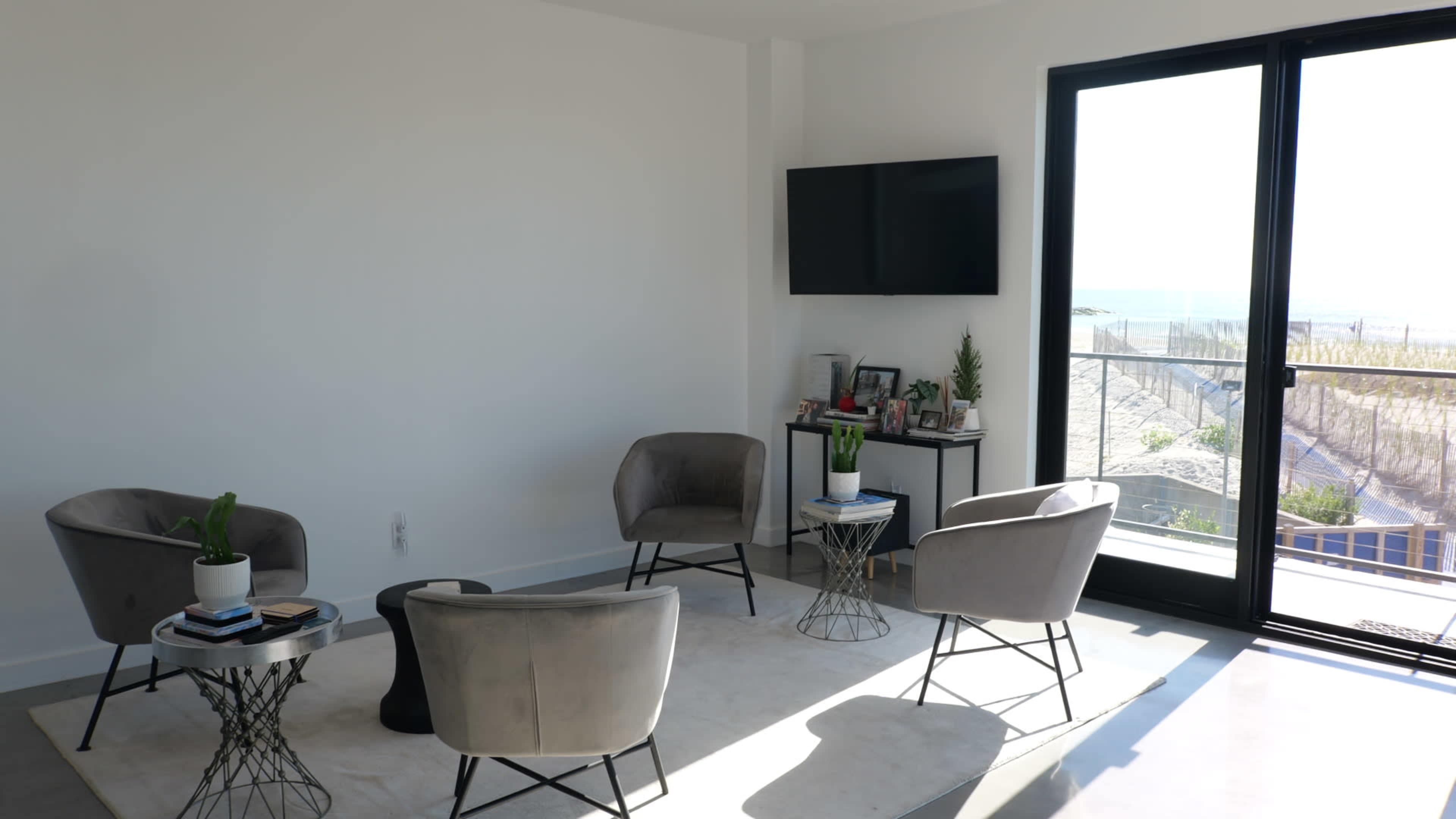 Modern Beach House Image in Neponsit, Neponsit, NY