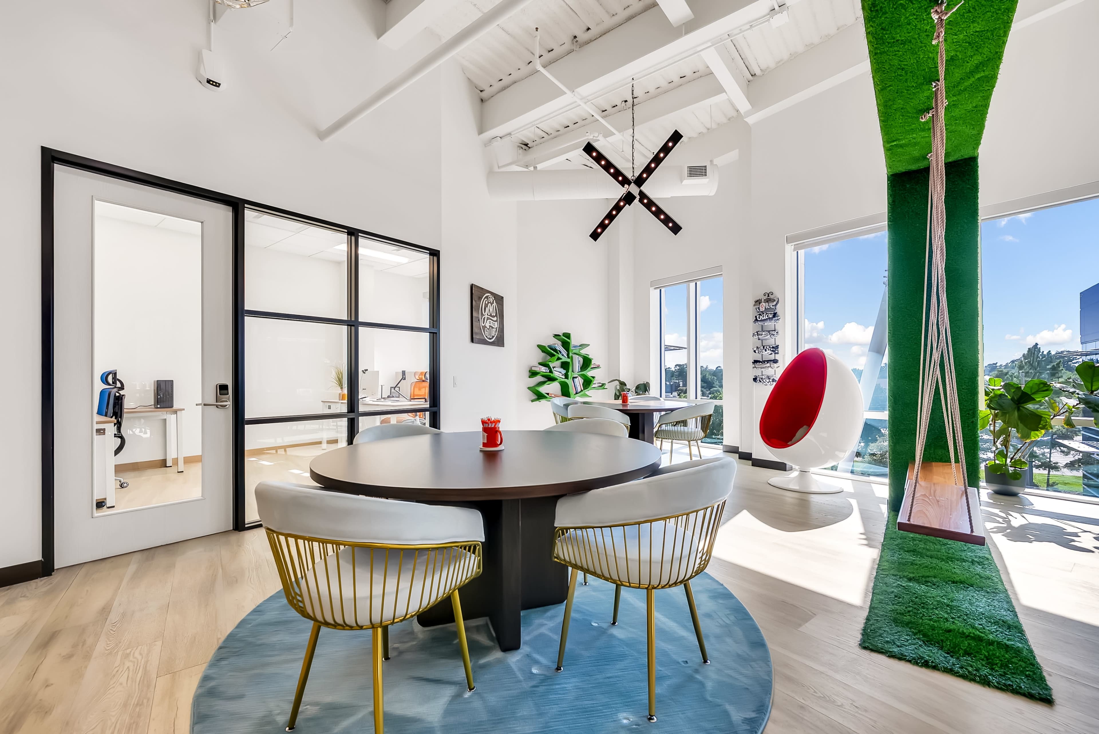 Bright Fourth-Floor Event Lounge with City Views in The Woodlands Image in , The Woodlands, TX