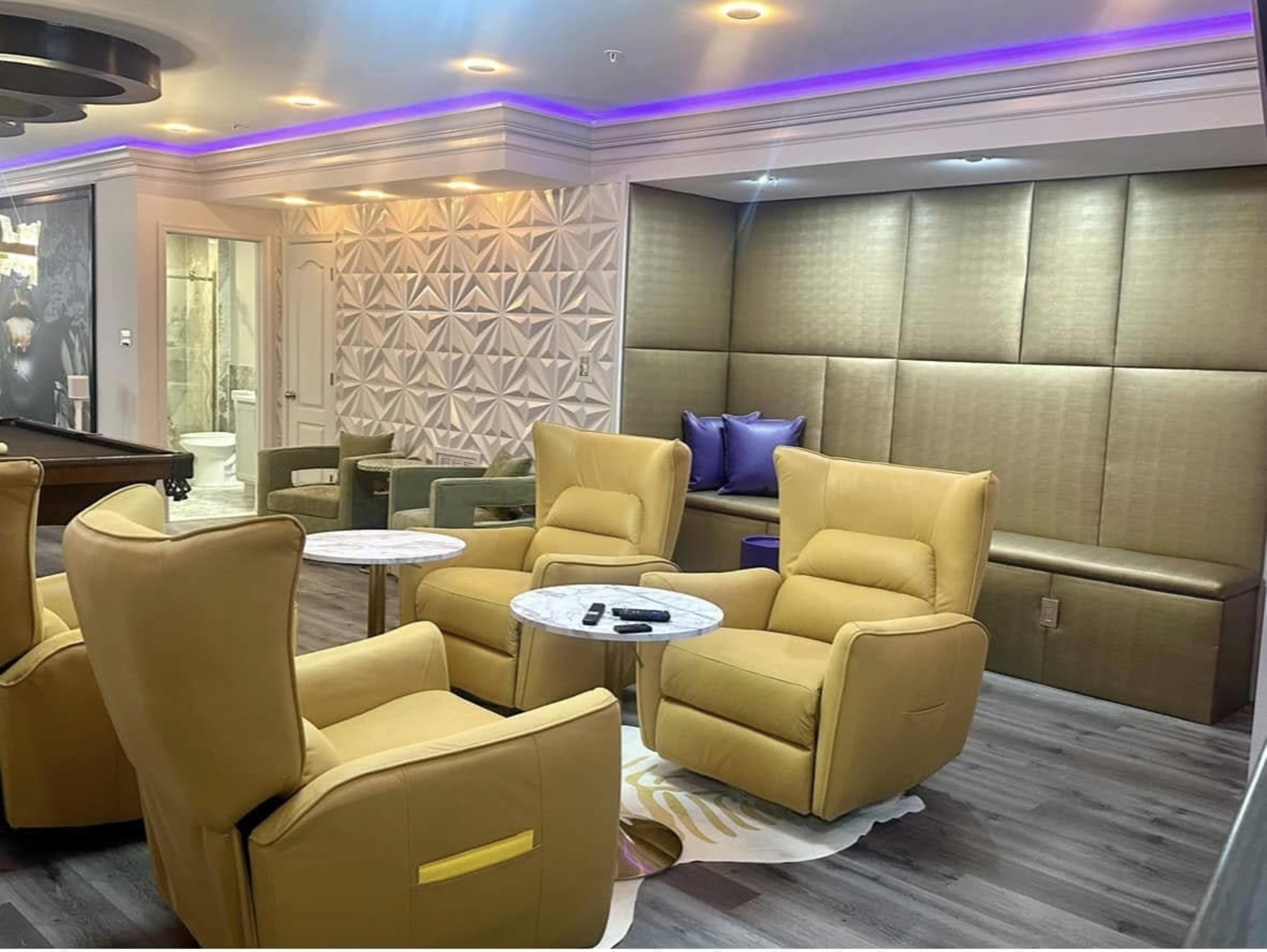 Bold Upscape Lounge & Studio in Quiet Residential Cove Image in Baden, Brandywine, MD