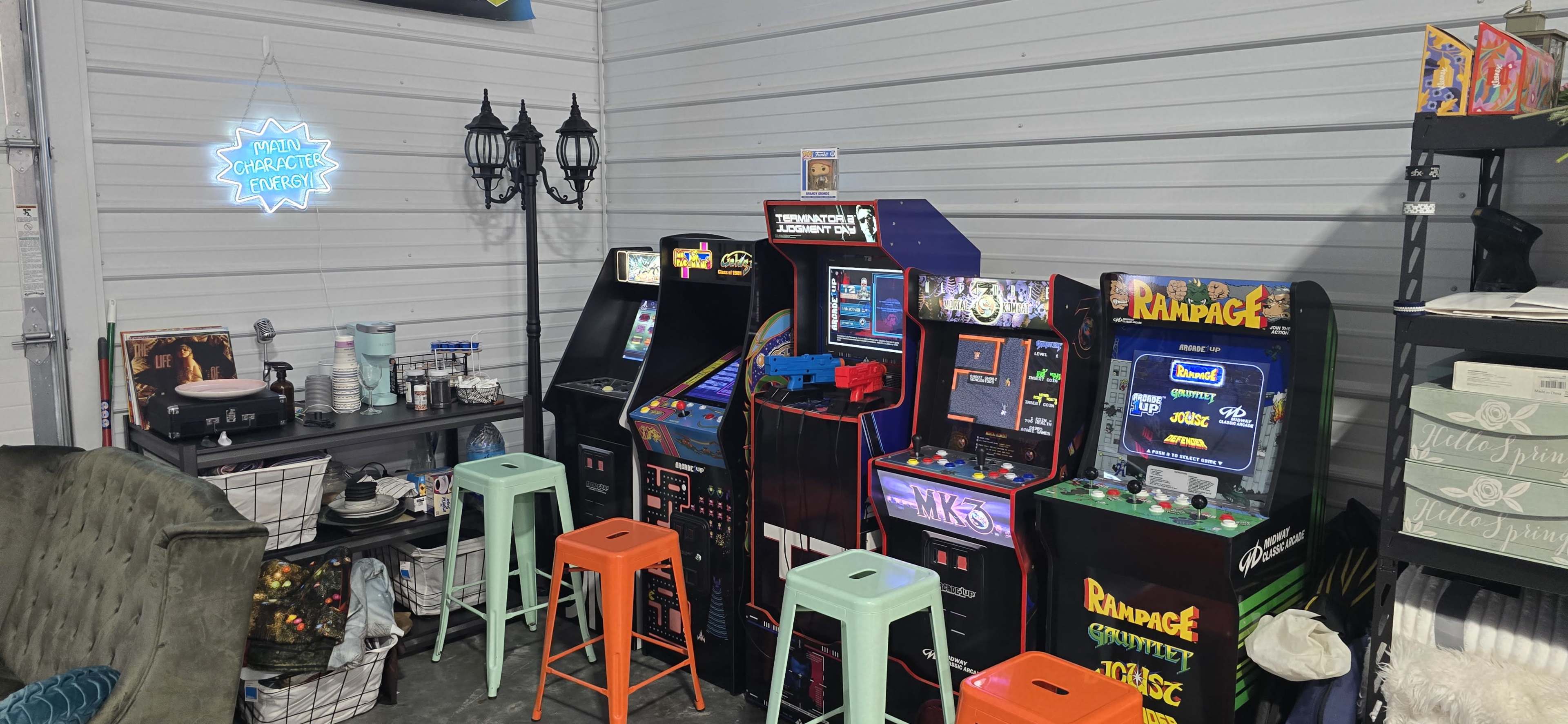 1600sqft Park 100 Industrial Photo Studio w/ Garage Door. Image in Park 100, Indianapolis, IN