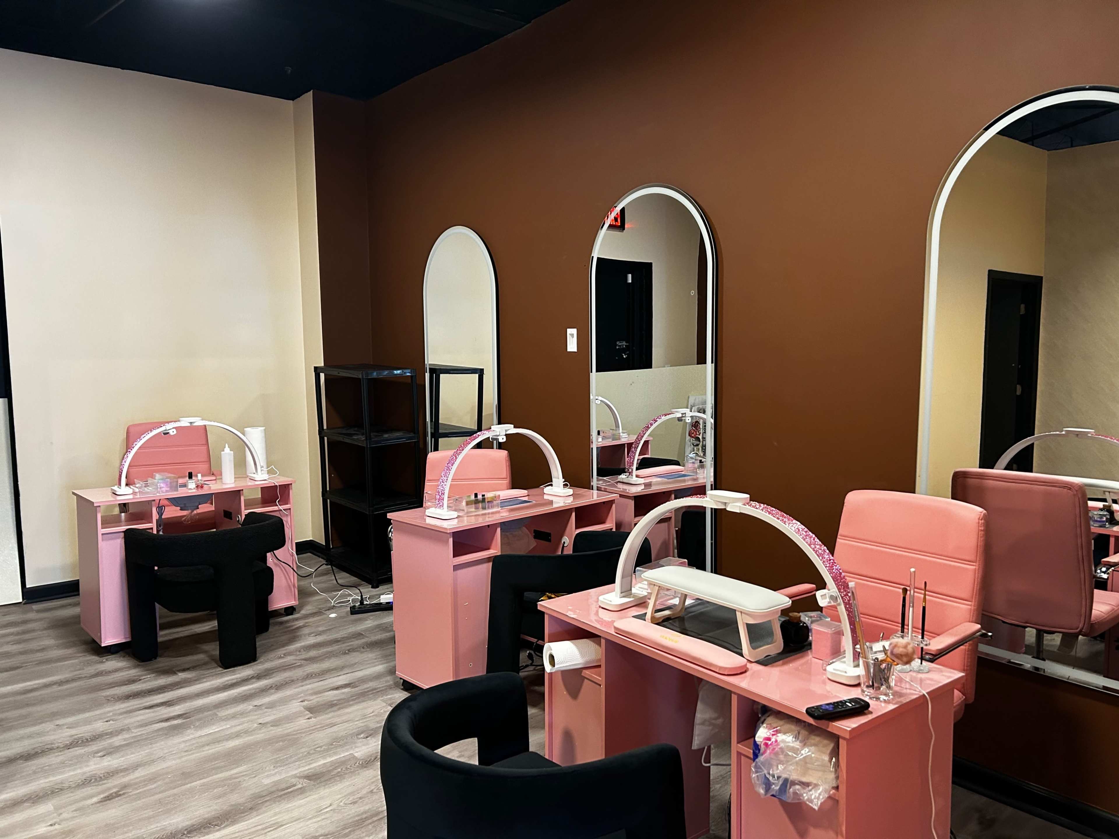 Luxury Hair & Nail Salon Image in Evergreen-Outer Drive, Detroit, MI