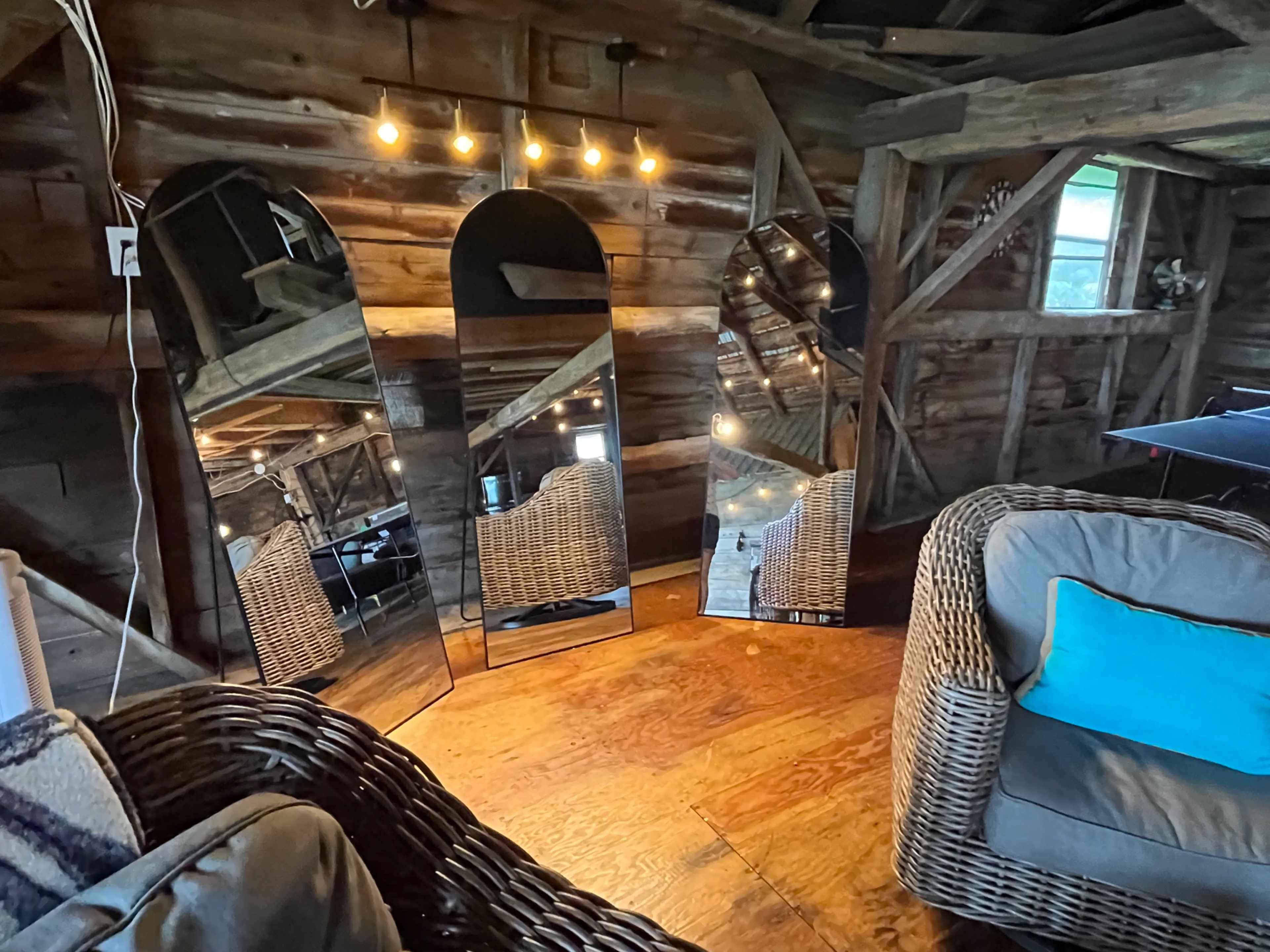 Charming Rustic Small Barn Event Space for Intimate Gatherings – Up to 30 Guests Image in Kawartha Lakes, Woodville, ON