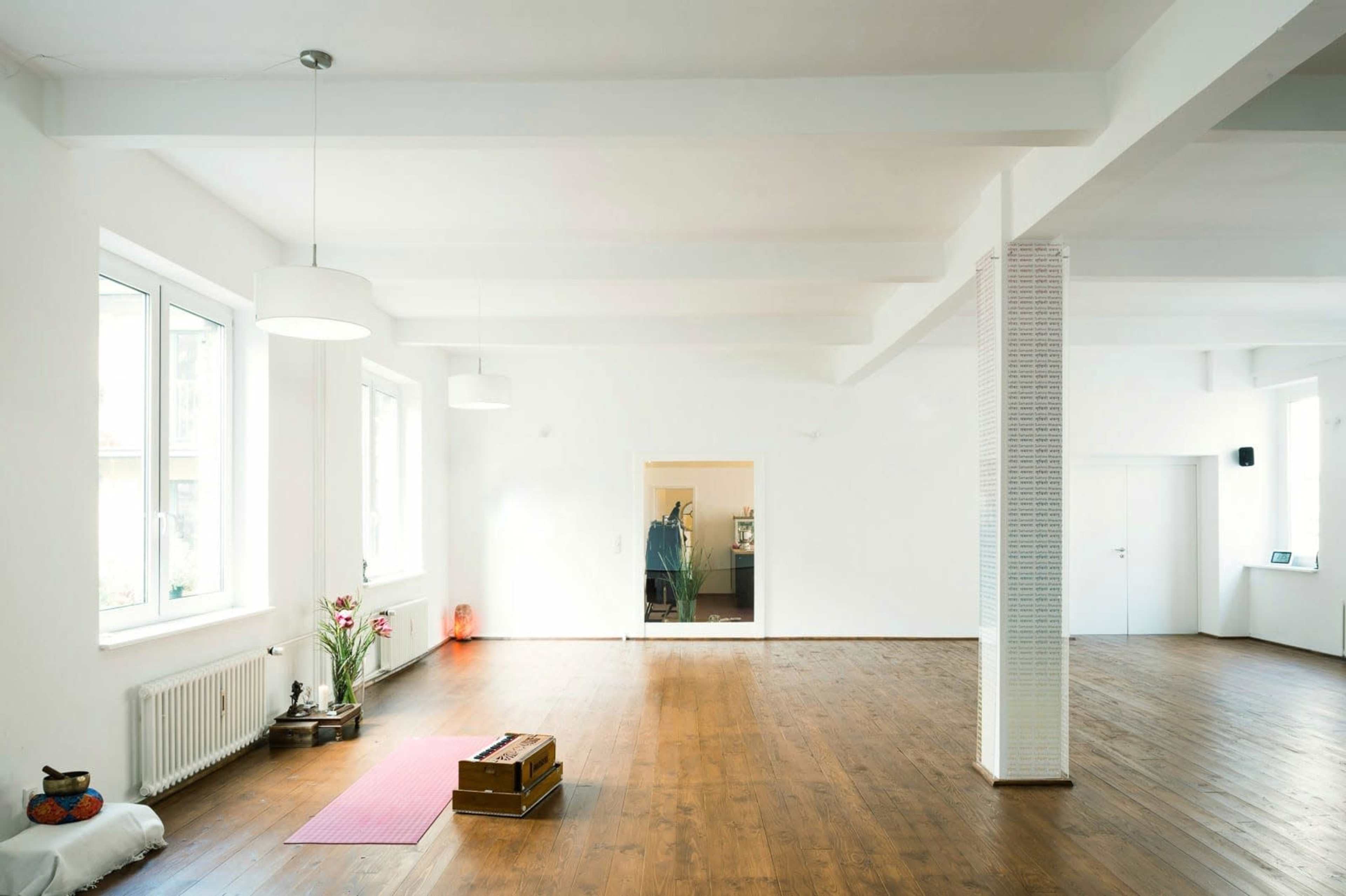 Top ausgestattetes Loft - Eventlocation für Yoga, Trainings, Workshops - modern, freundlich und top angebunden Bild in Düsseldorf-Friedrichstadt, Düsseldorf, 