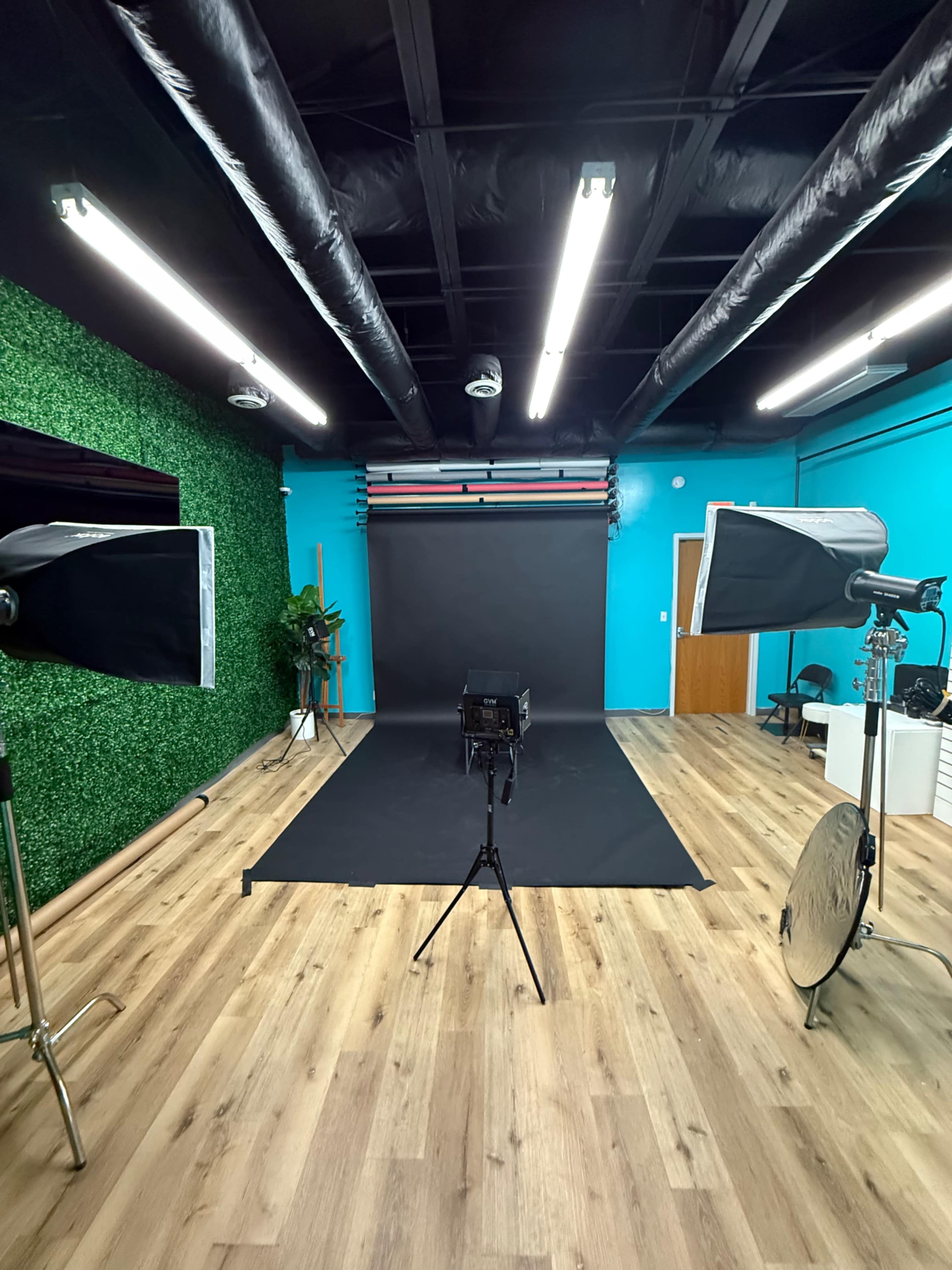 Lifestyle Studios: South Suburb Industrial Photo Studio Image in Thornton Township, South Holland, IL
