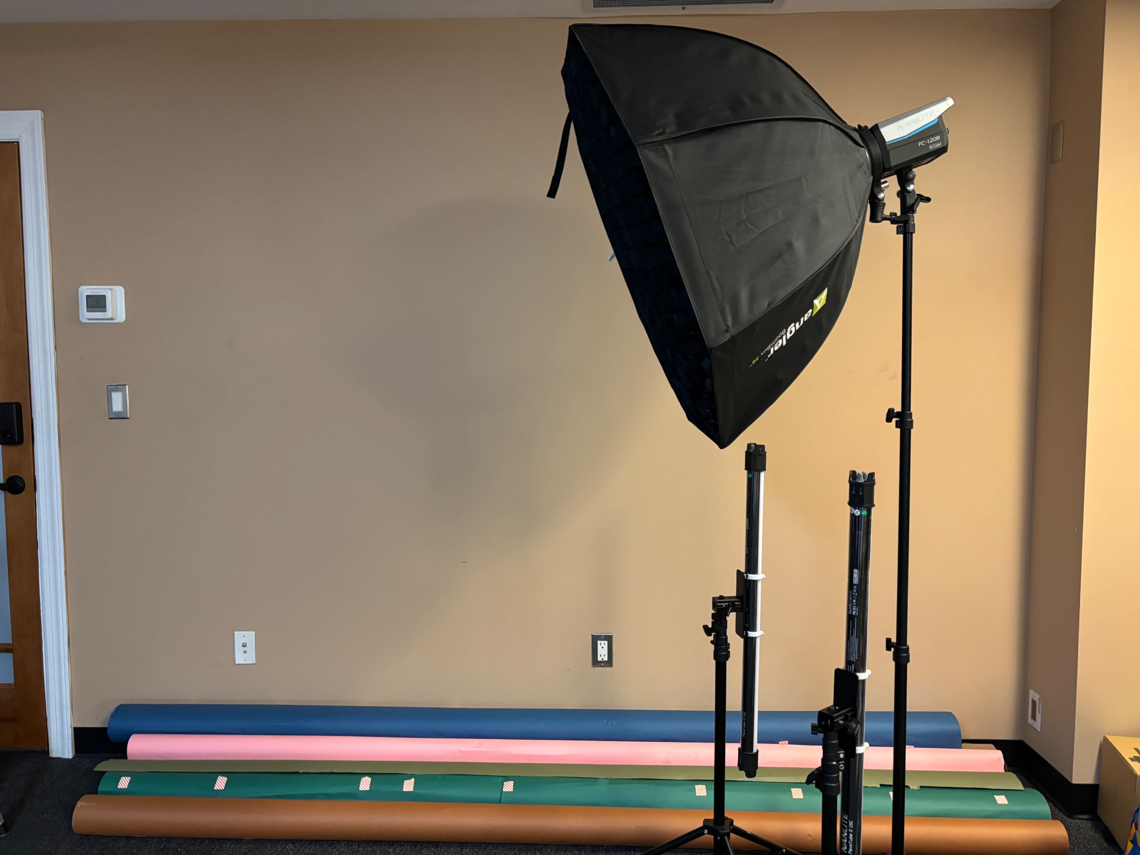 •	Spacious Photo Studio with Seamless + Gear-Friendly Layout Image in , Ossining, NY