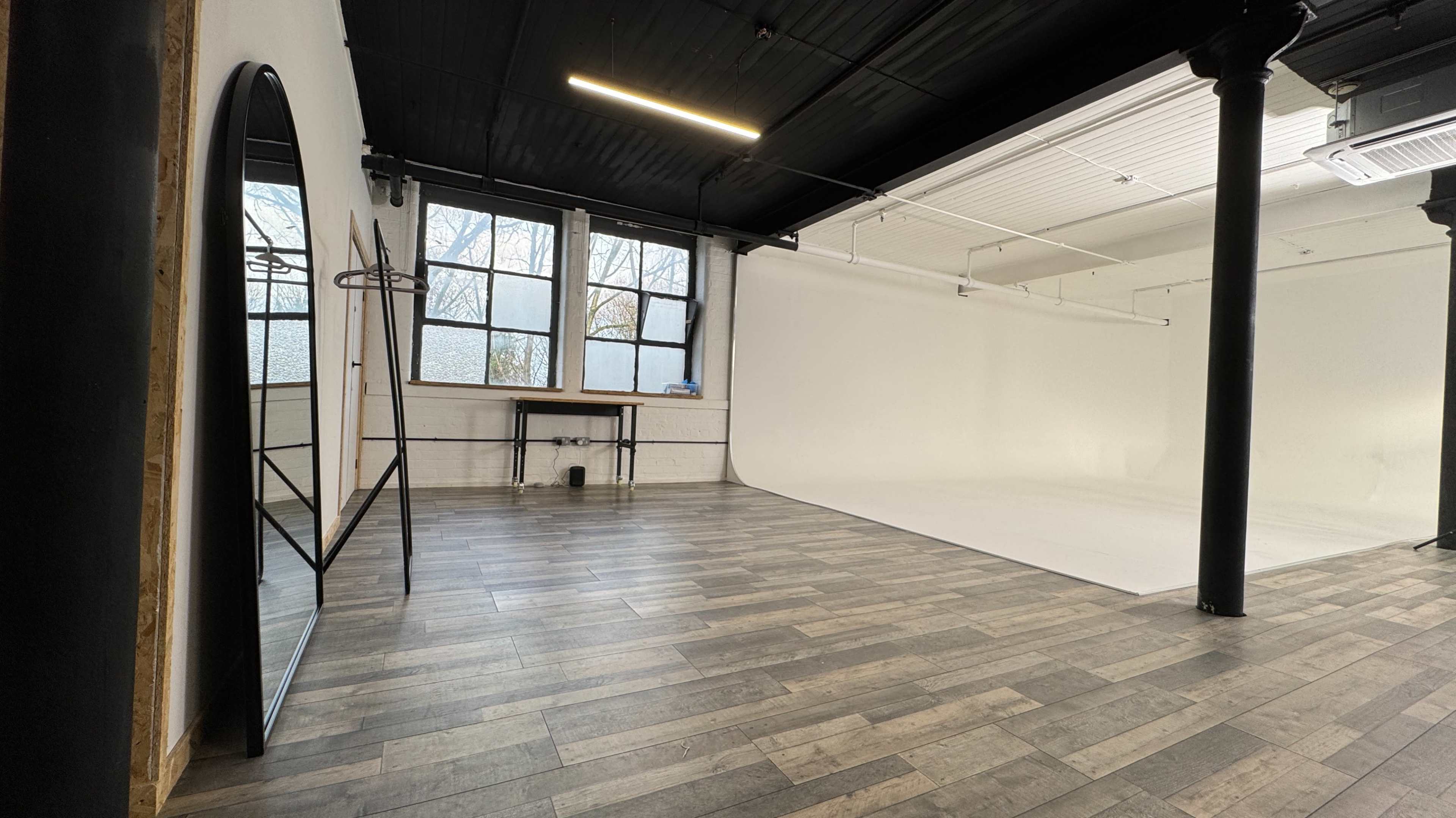 Photo and Video studio with Infinity Cove Image in Central Retail District, Manchester, ENG