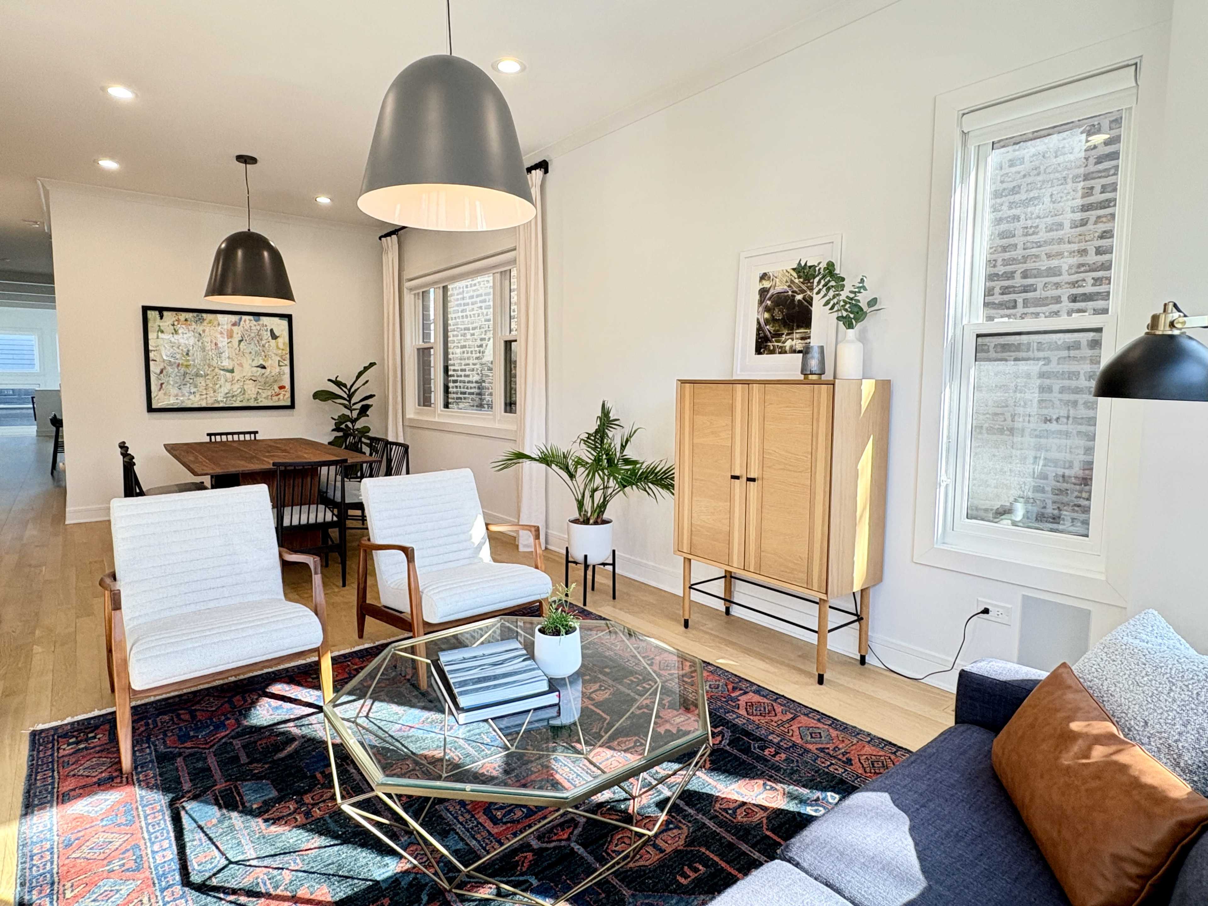 Modern Home with Comfortable Design Image in Logan Square, Chicago, IL