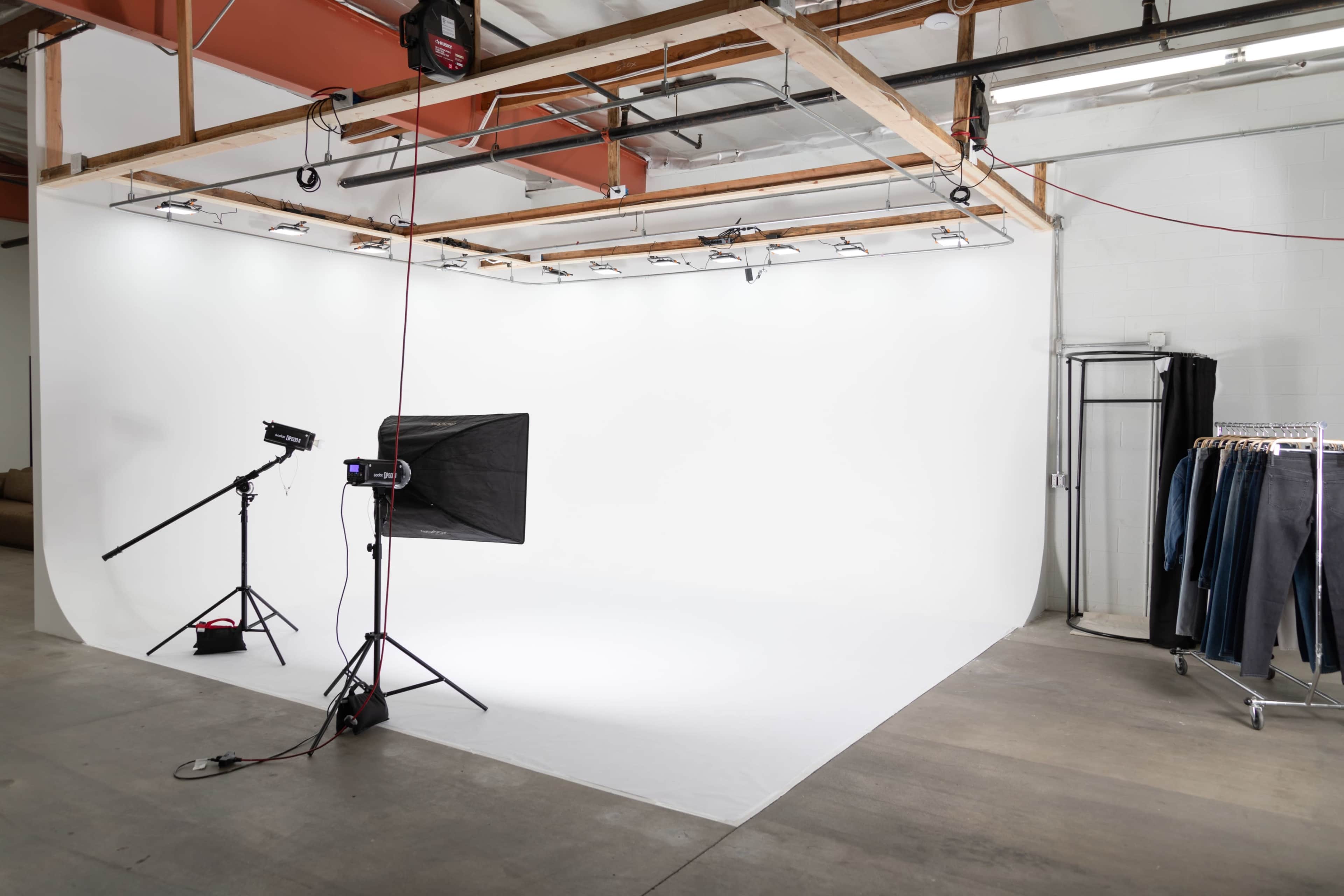Fully-Equipped Spacious Photo & Video Studio with Pre-lit Cyc in Downtown LA Image in Central LA, Los Angeles, CA