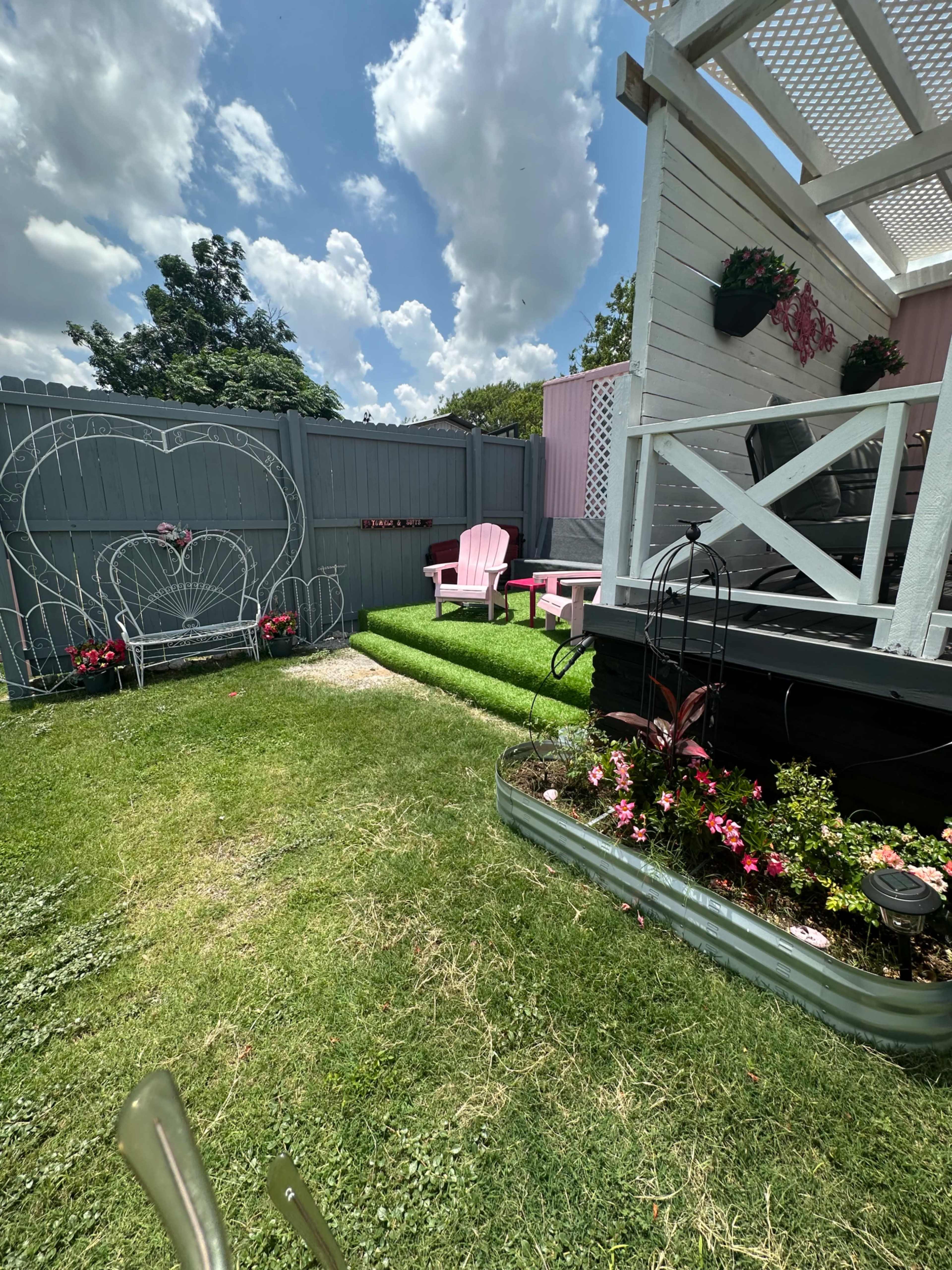 Cozy Pink Cottage near the Guadalupe River and shopping. Image in Canyon Lake, New Braunfels, TX