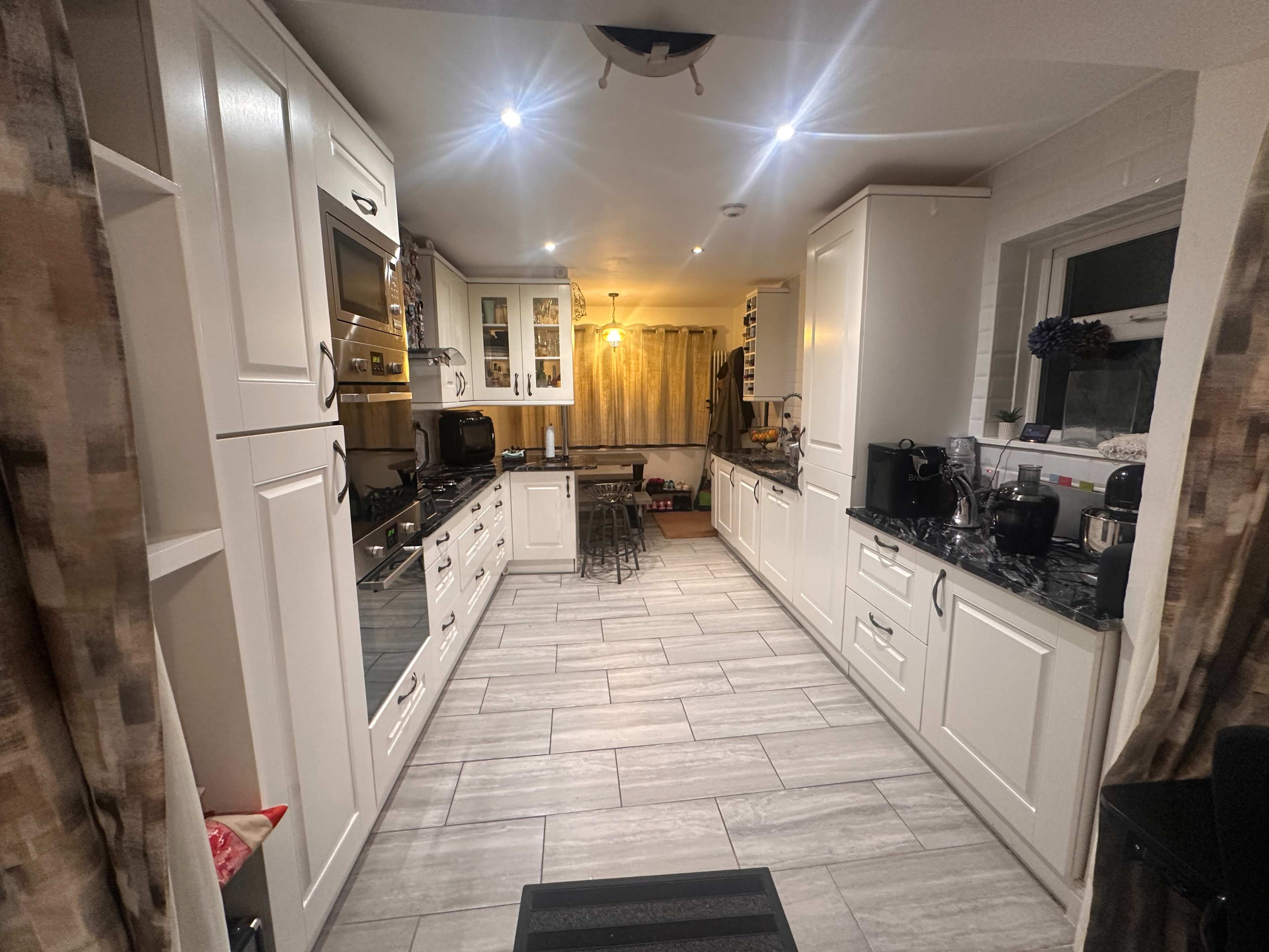 The Studio Next Door2 - less than 4 mins from Elstree and Sky Studios Image in Elstree and Borehamwood, Borehamwood, ENG