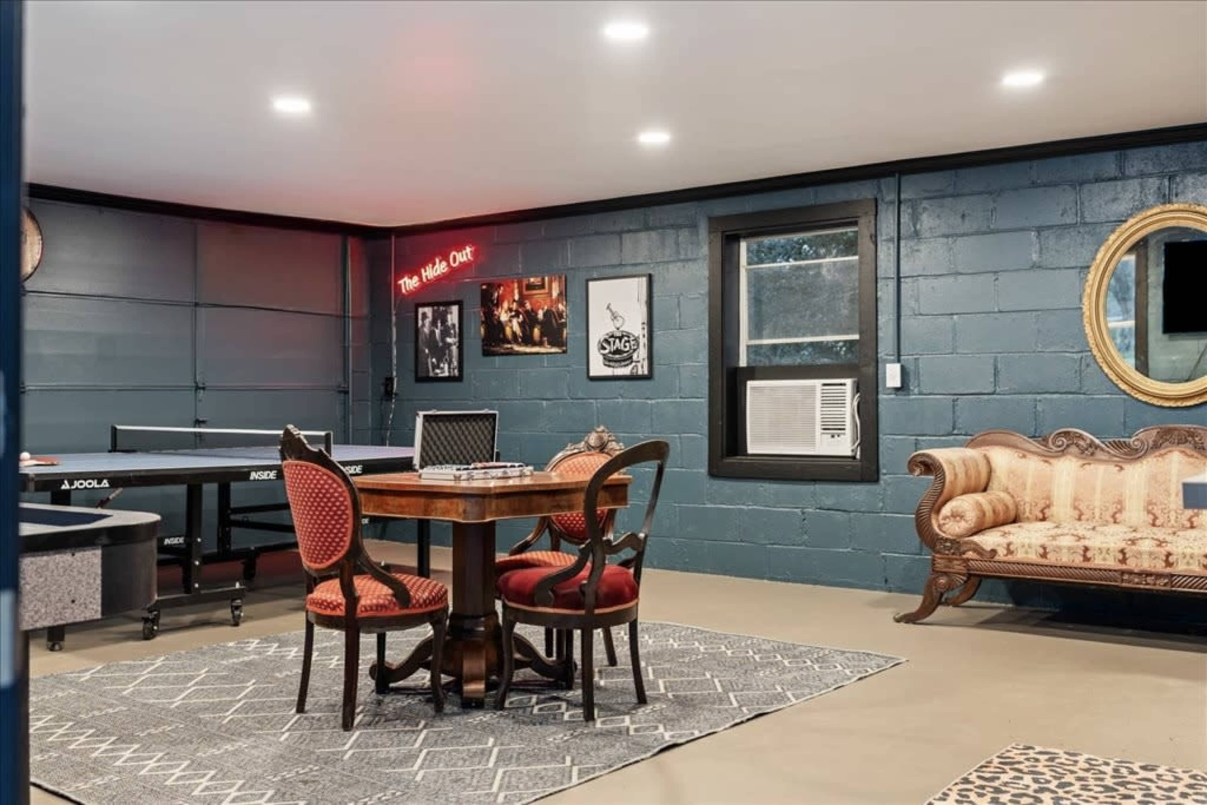 Charming Downtown Home W/ Large Yard, Many Gathering Areas And Speakeasy Image in Murfreesboro, Murfreesboro, TN