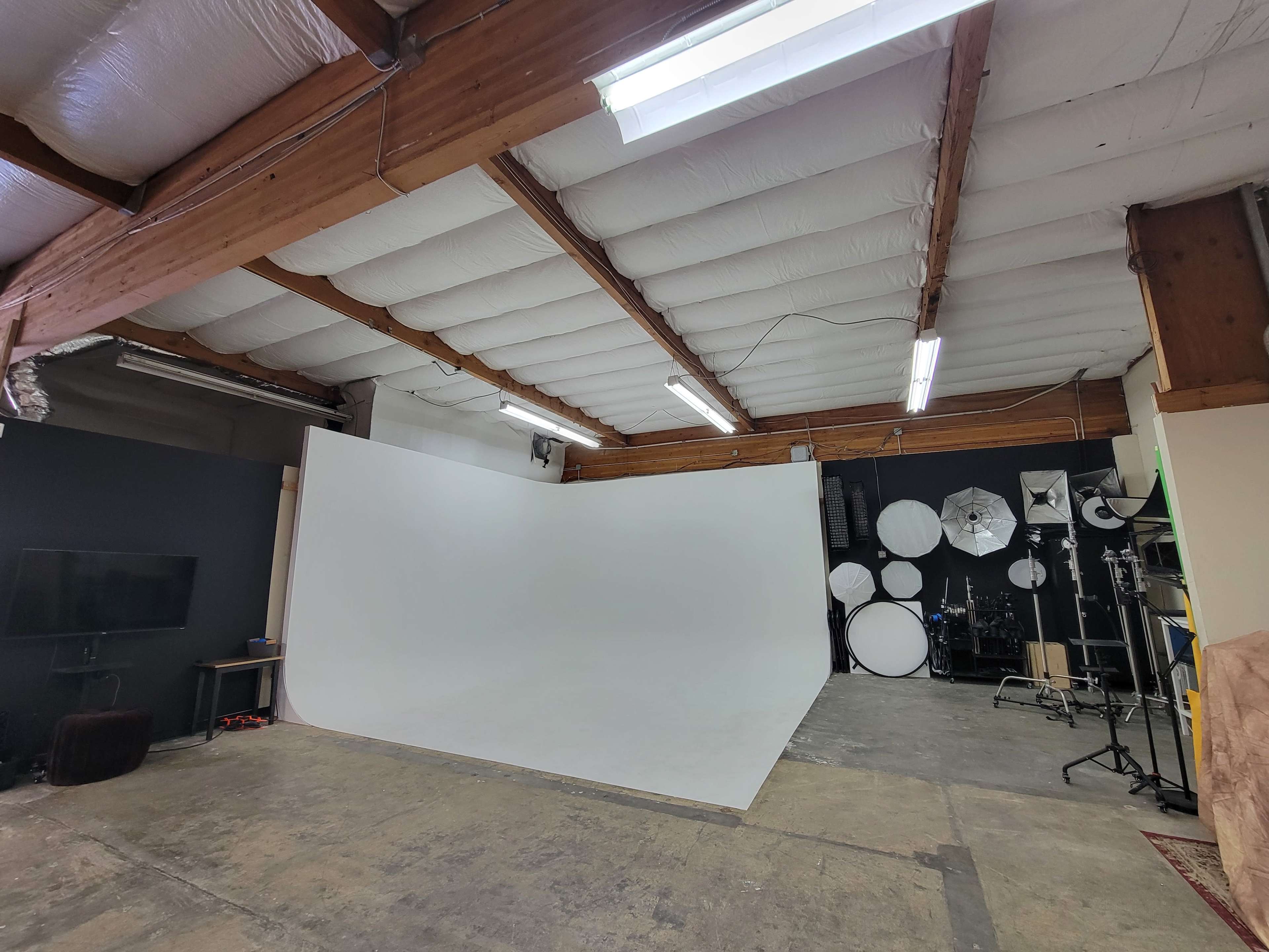 Roomy Warehouse Studio with Cyclorama Wall Image in North Highlands, Sacramento, CA