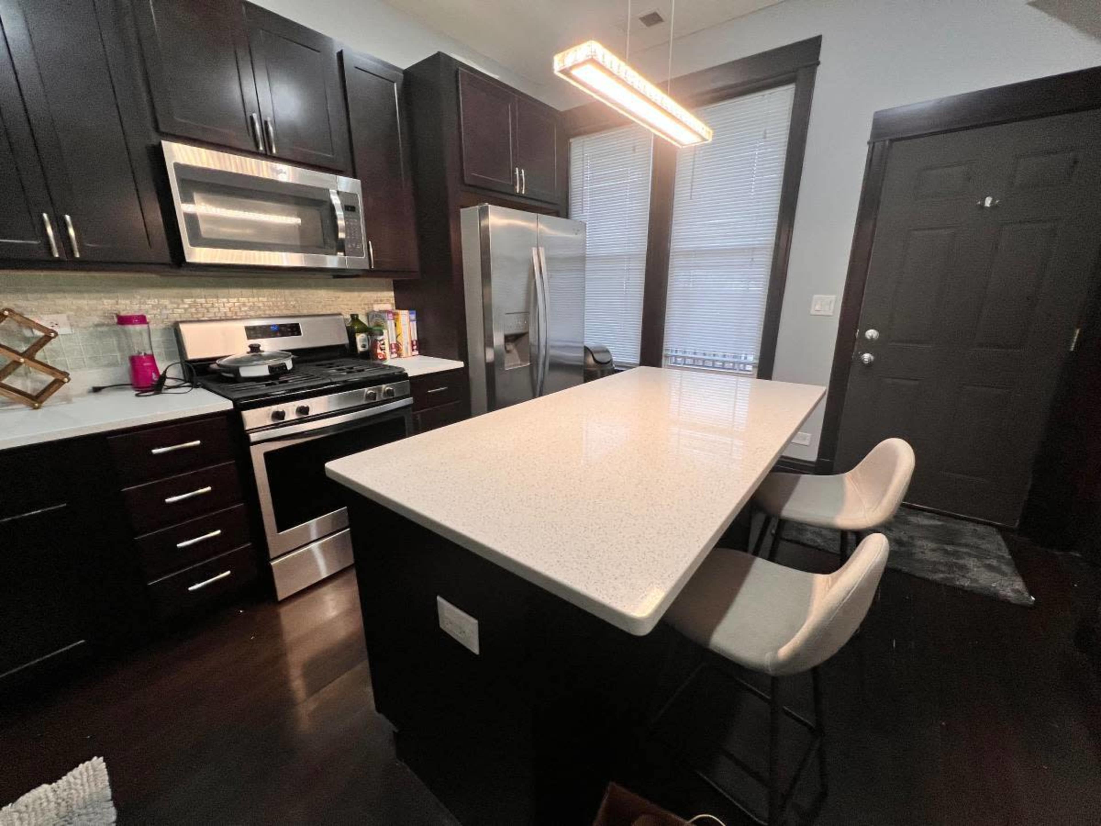 Logan Square Modern Apartment Image in Logan Square, Chicago, IL