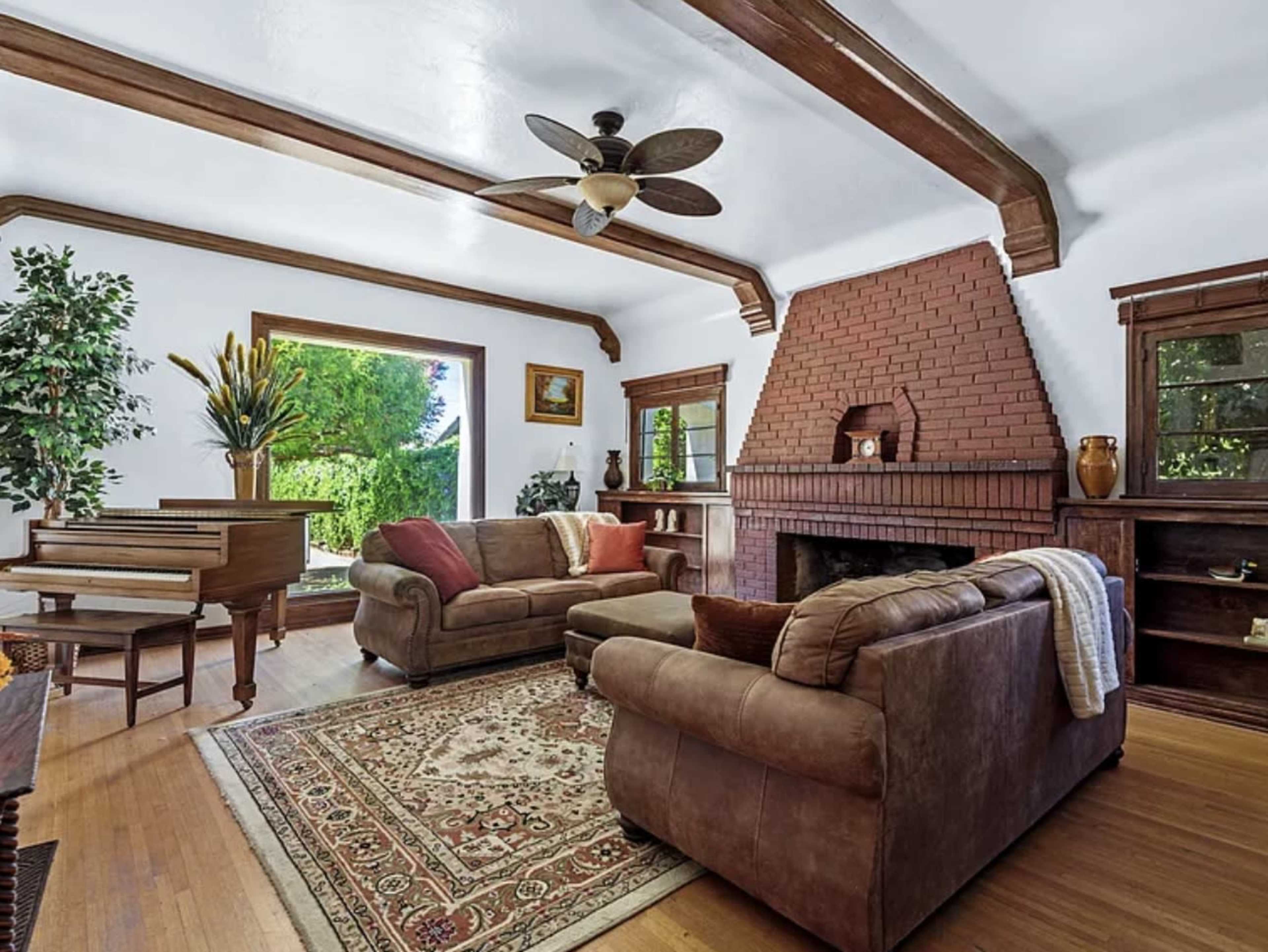 vintage villa In the valley Image in Van Nuys, van nuys, CA