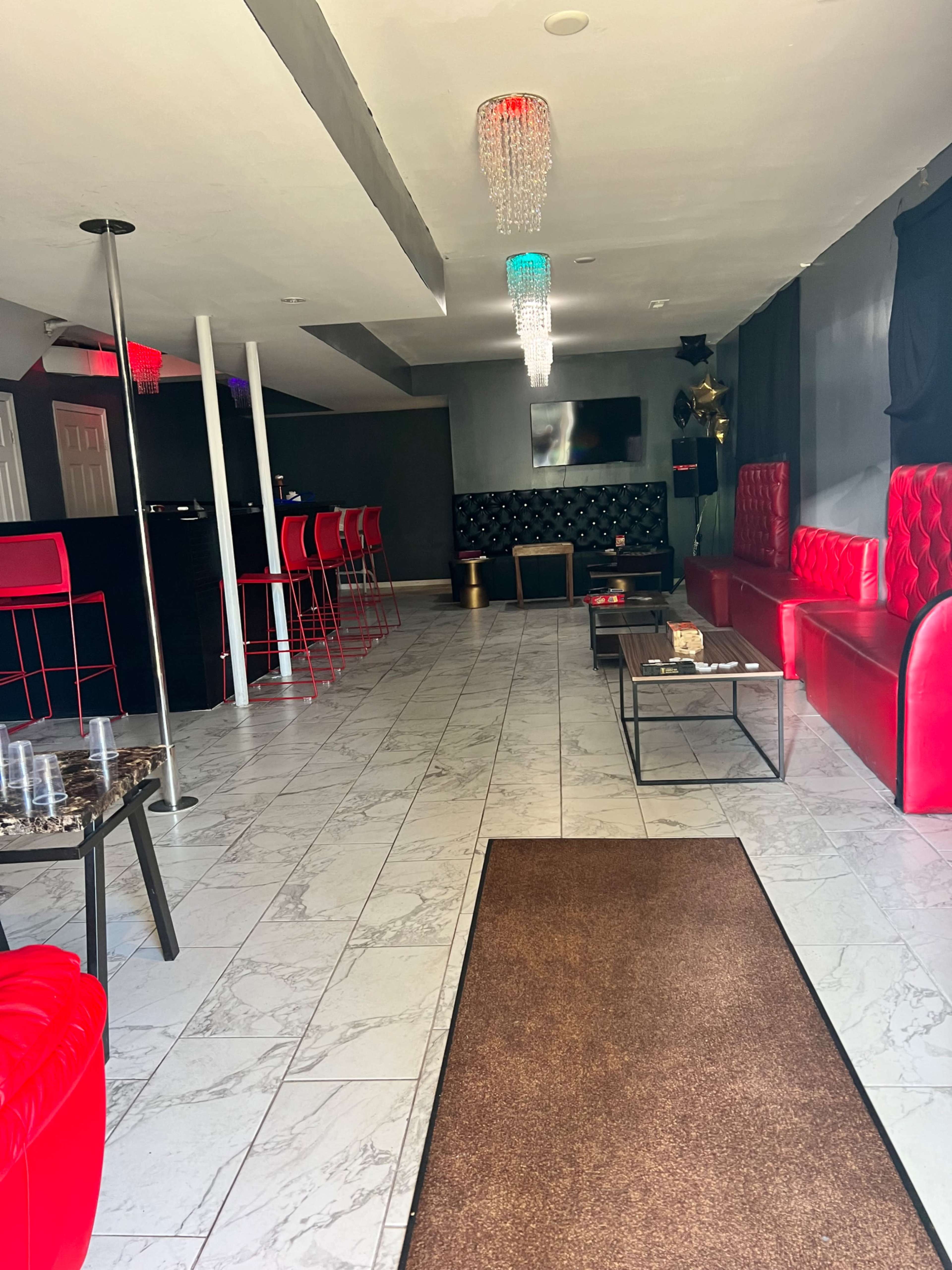Urban party house, enormous kitchen, roomy, massage room and exotic lounge Image in , Lanham, MD