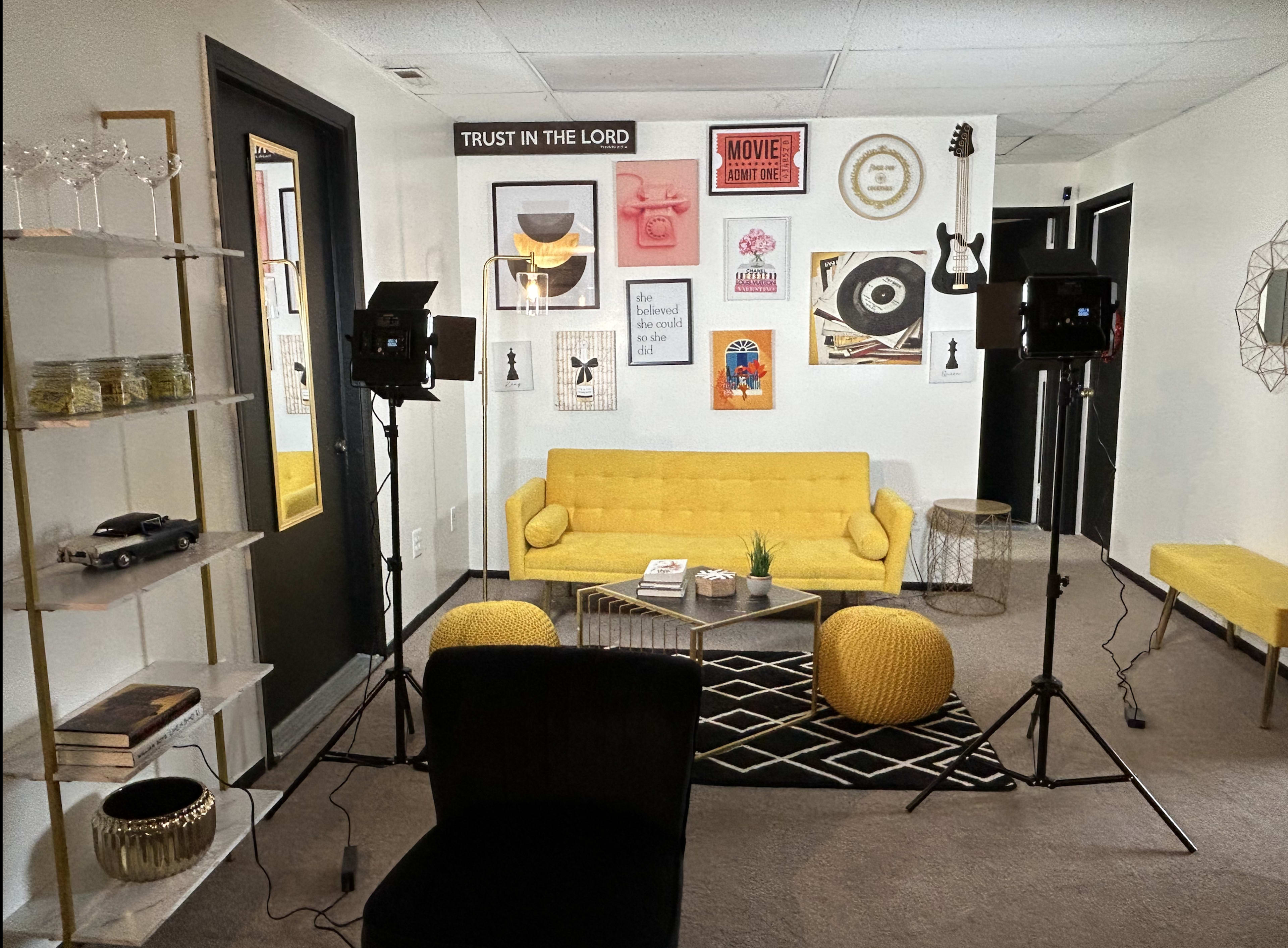 Cozy Living Room Set-Up for Media Productions & Creative Projects Image in St. Clair Shores, St. Clair Shores, MI