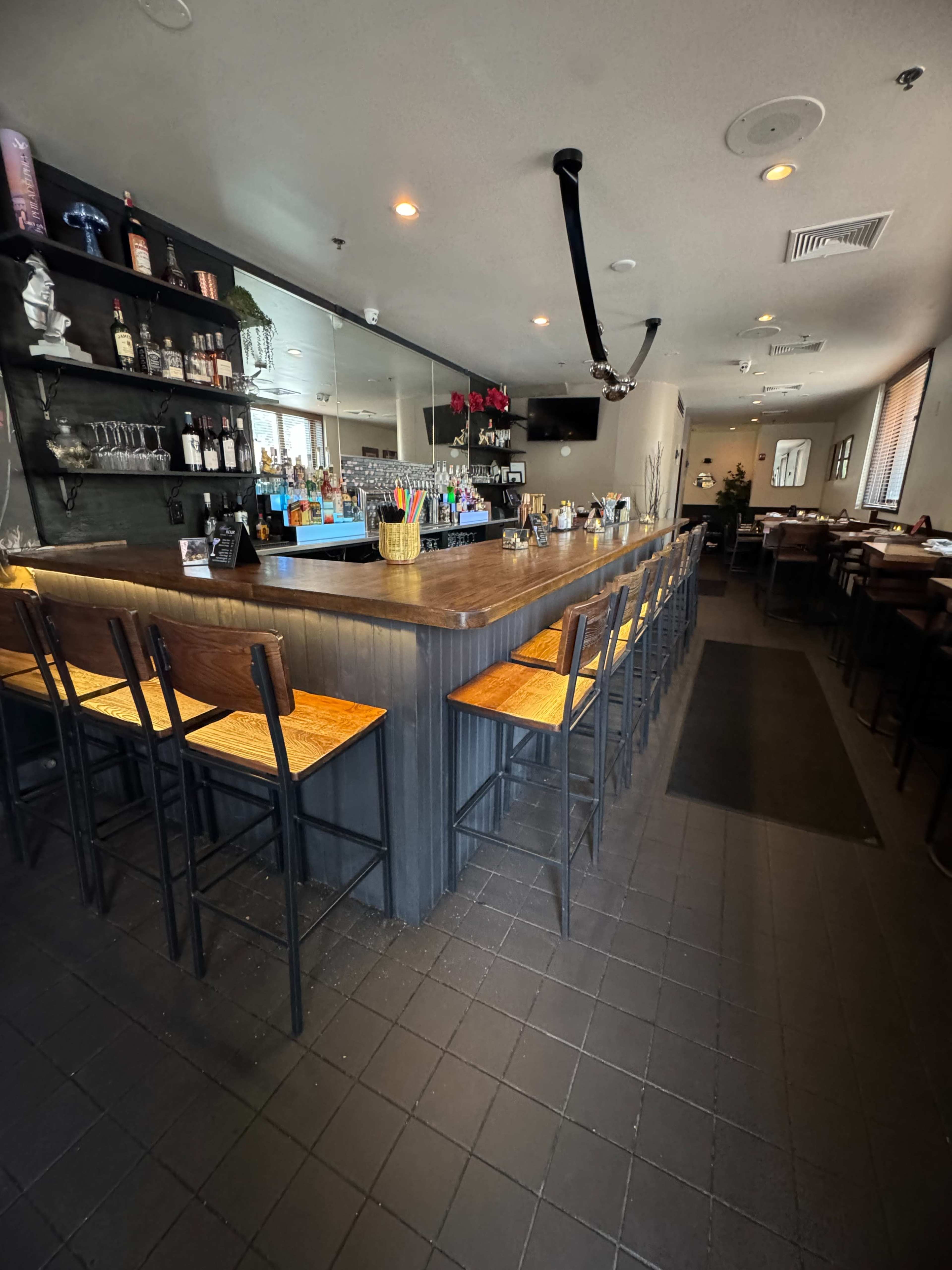 Elevated American Restaurant & Cocktail Bar Image in Point Breeze, Philadelphia, PA