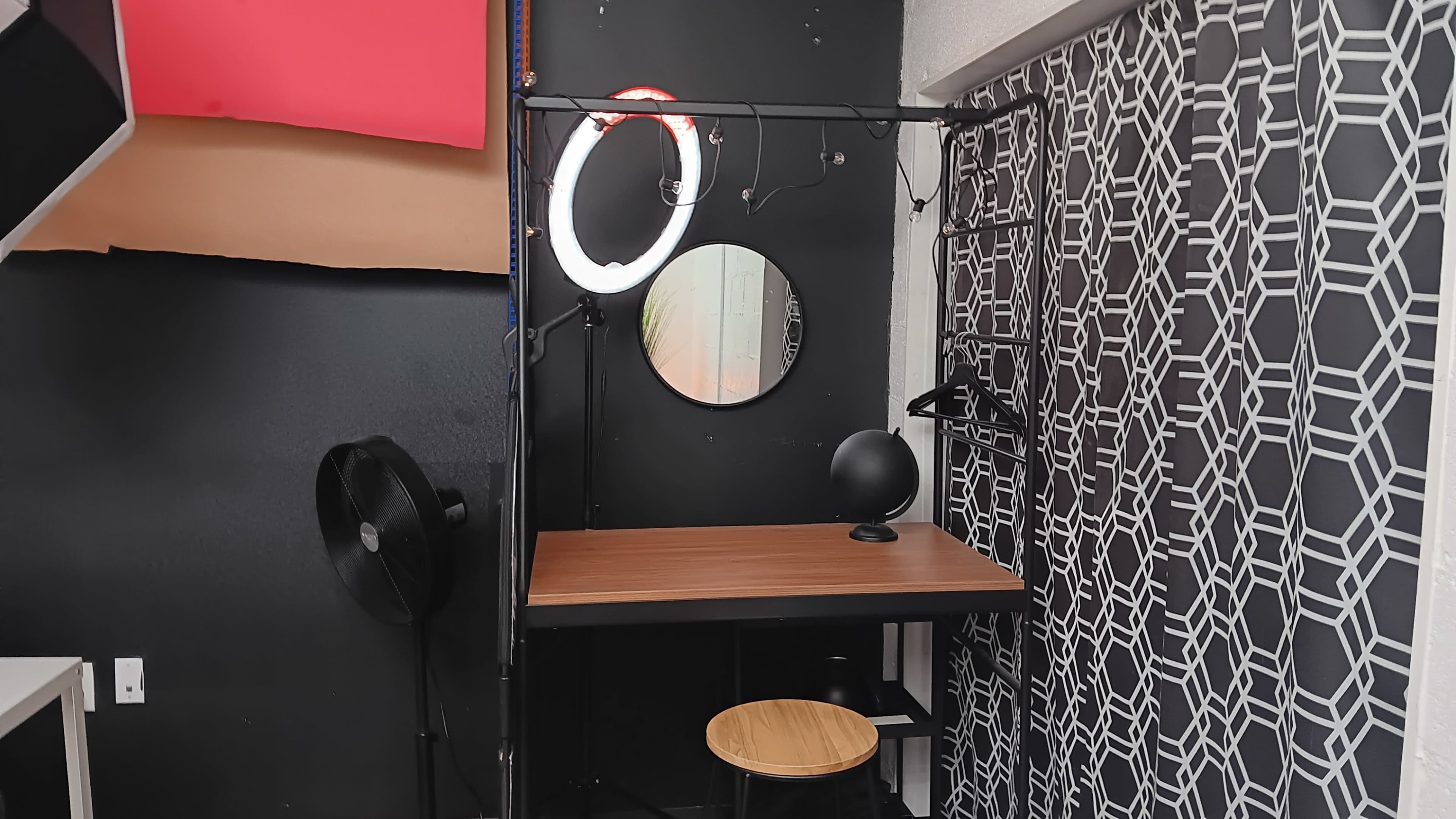 Intimate Boutique-Style Studio:  With Backdrops & More. Image in Cedar Crest, Dallas, TX