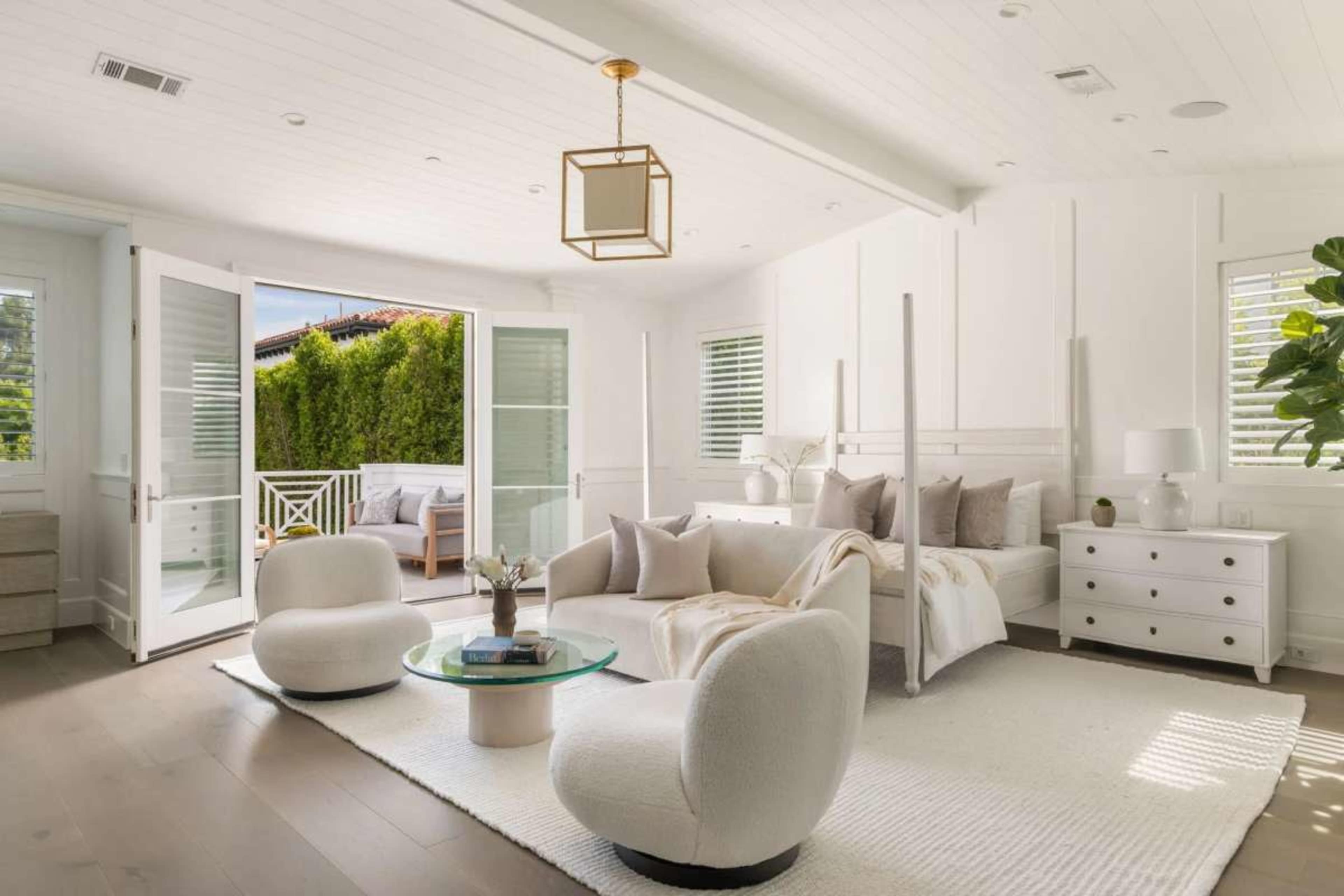 Bright and spacious, East Coast Inspired Home Image in Encino, Encino, CA