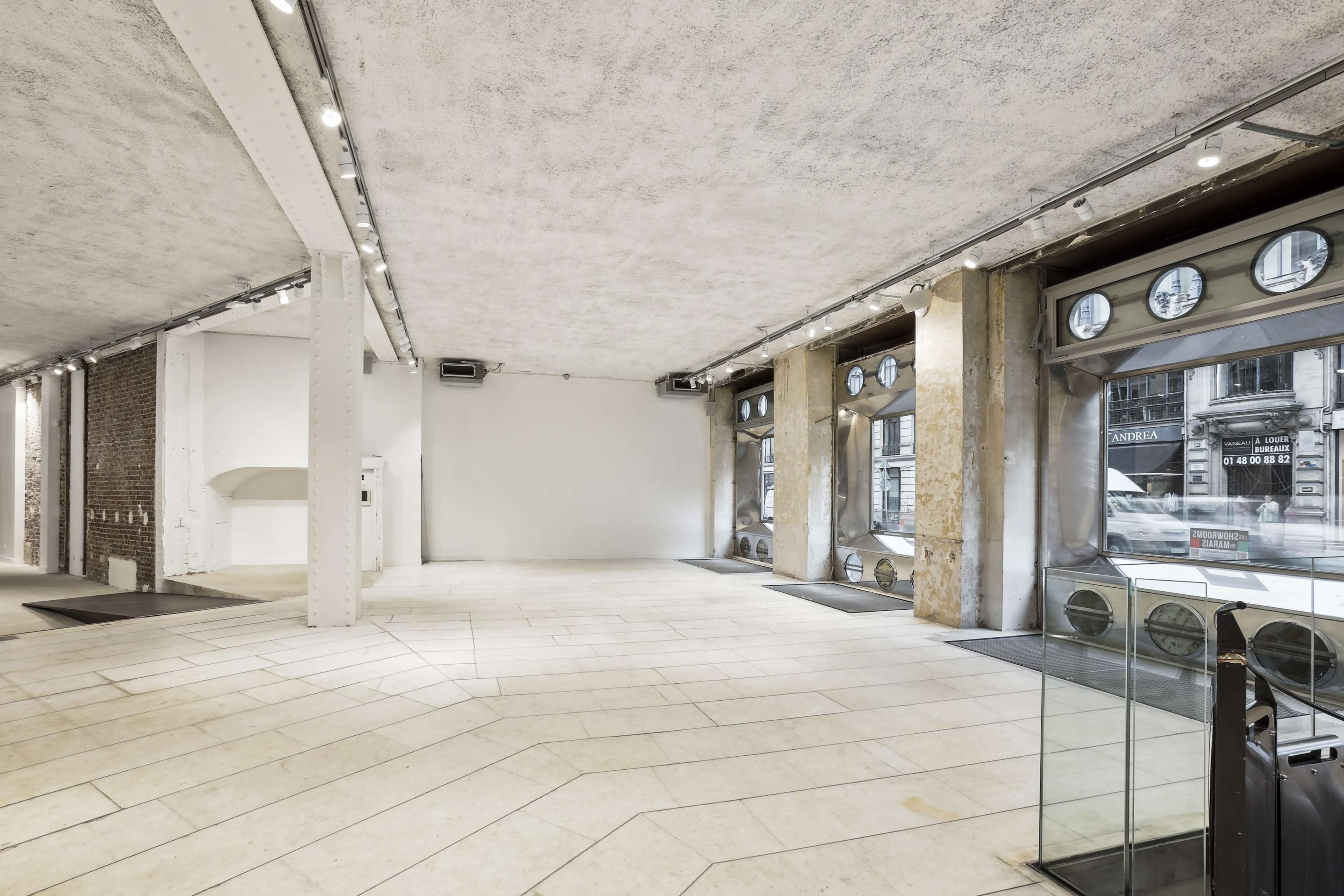 Showroom Galerie en centre ville spacieux Image in Mail, Paris, 