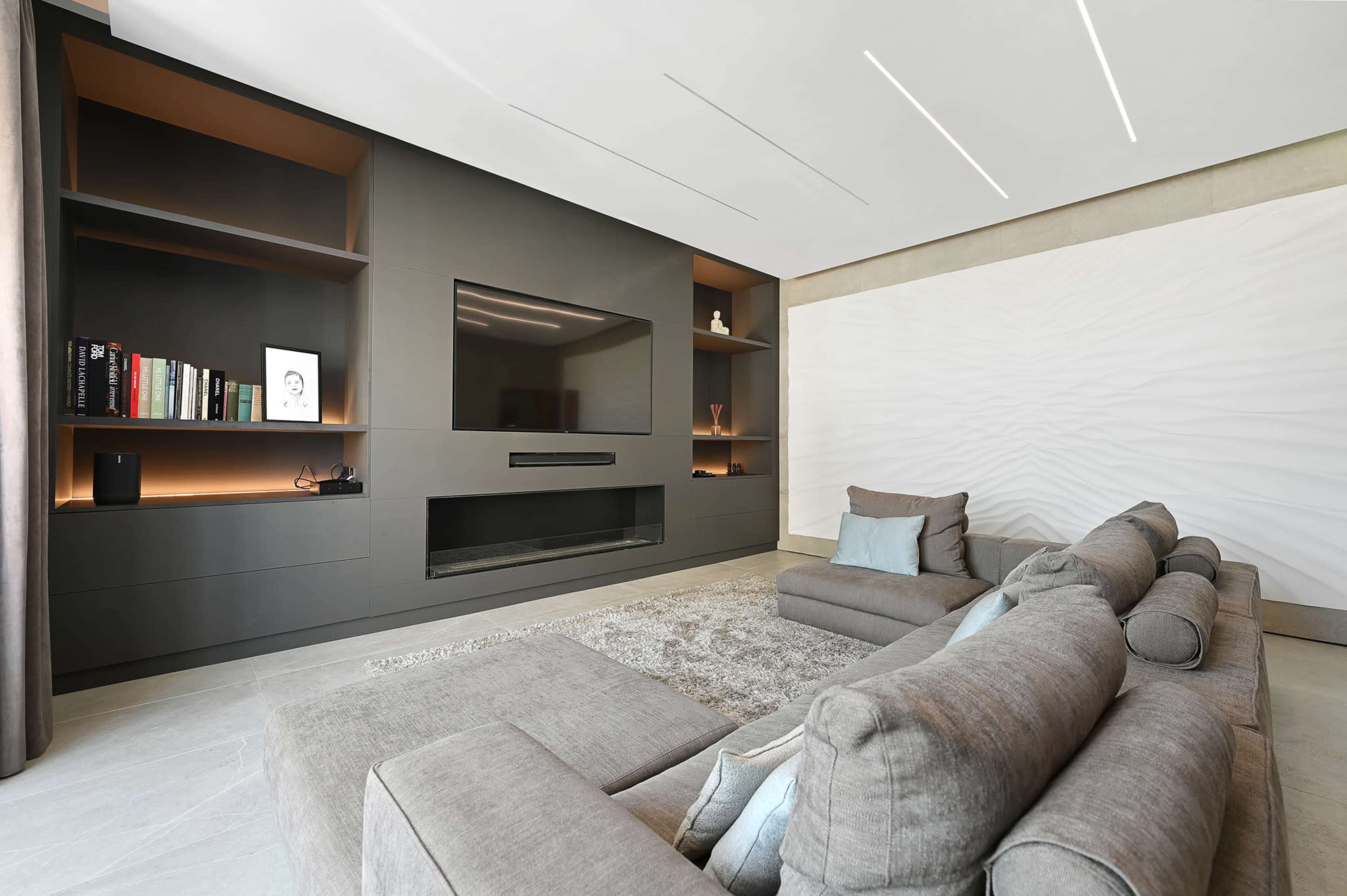 Super Luxe Large Contemporary Victorian Flat Image in Harrow on the Hill, London, ENG