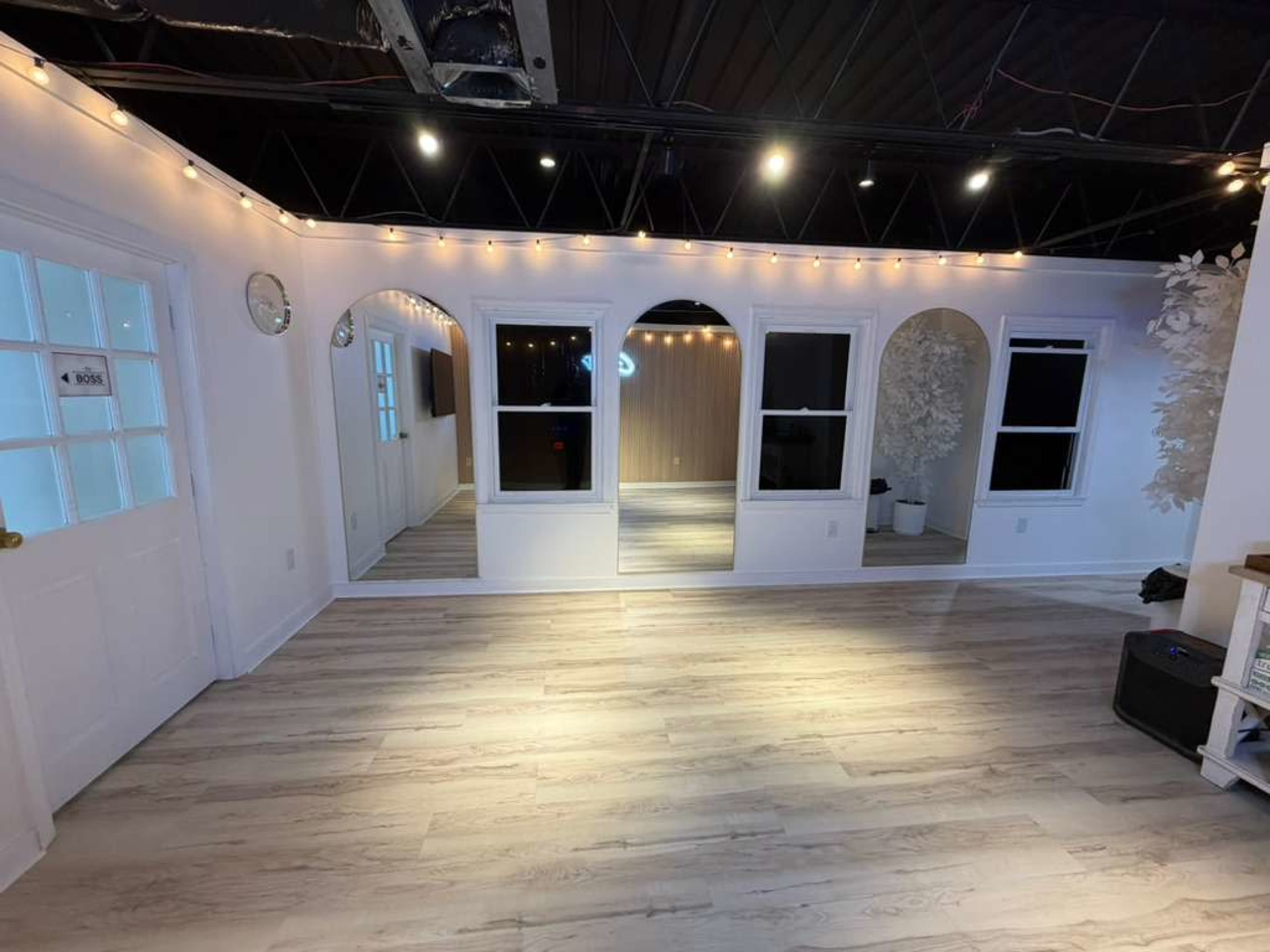 Modern Industrial-Style Studio in Tysons Image in Tysons, Vienna, VA