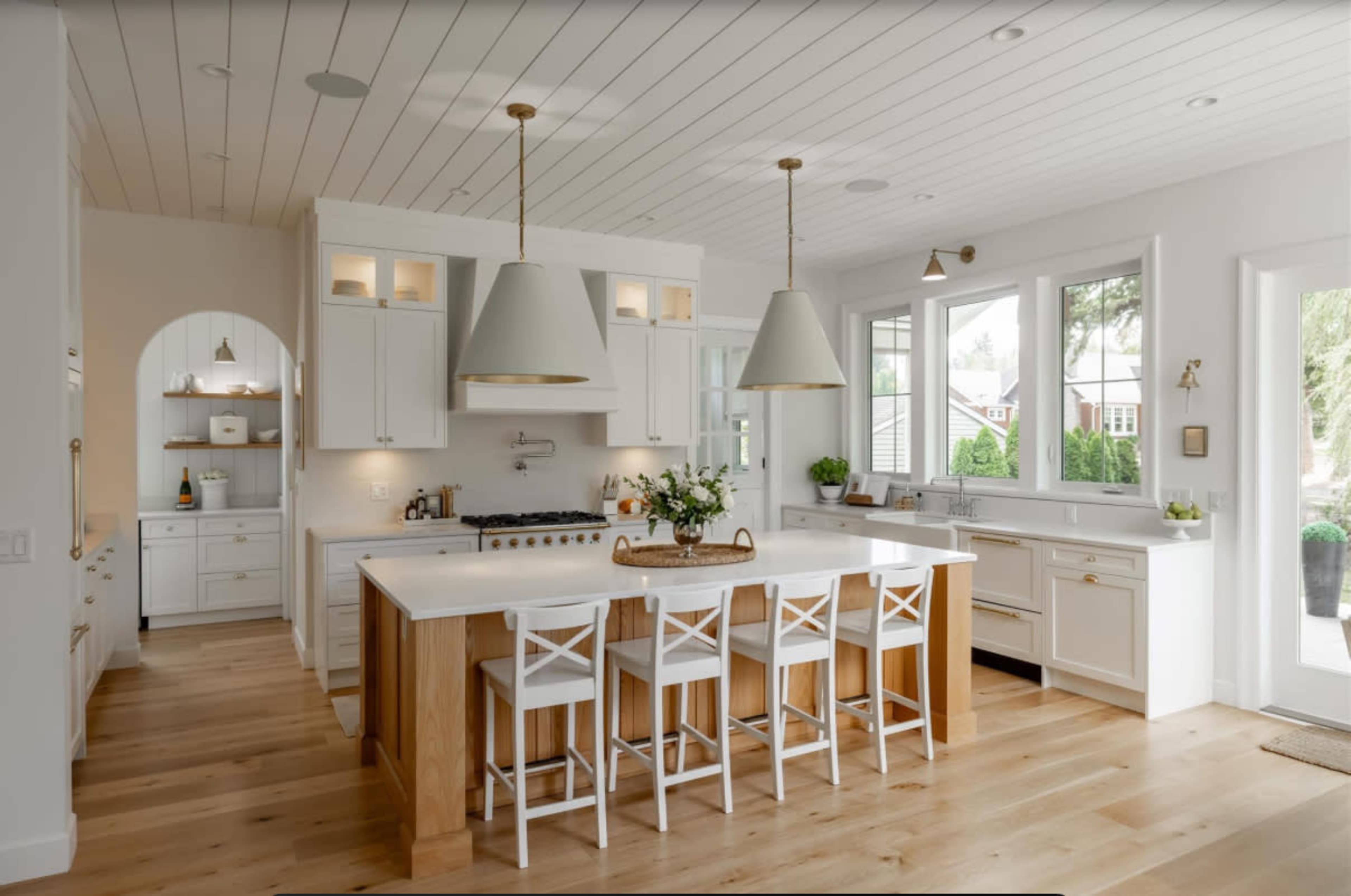 The Modern Farmhouse Image in Surrey, Surrey, BC
