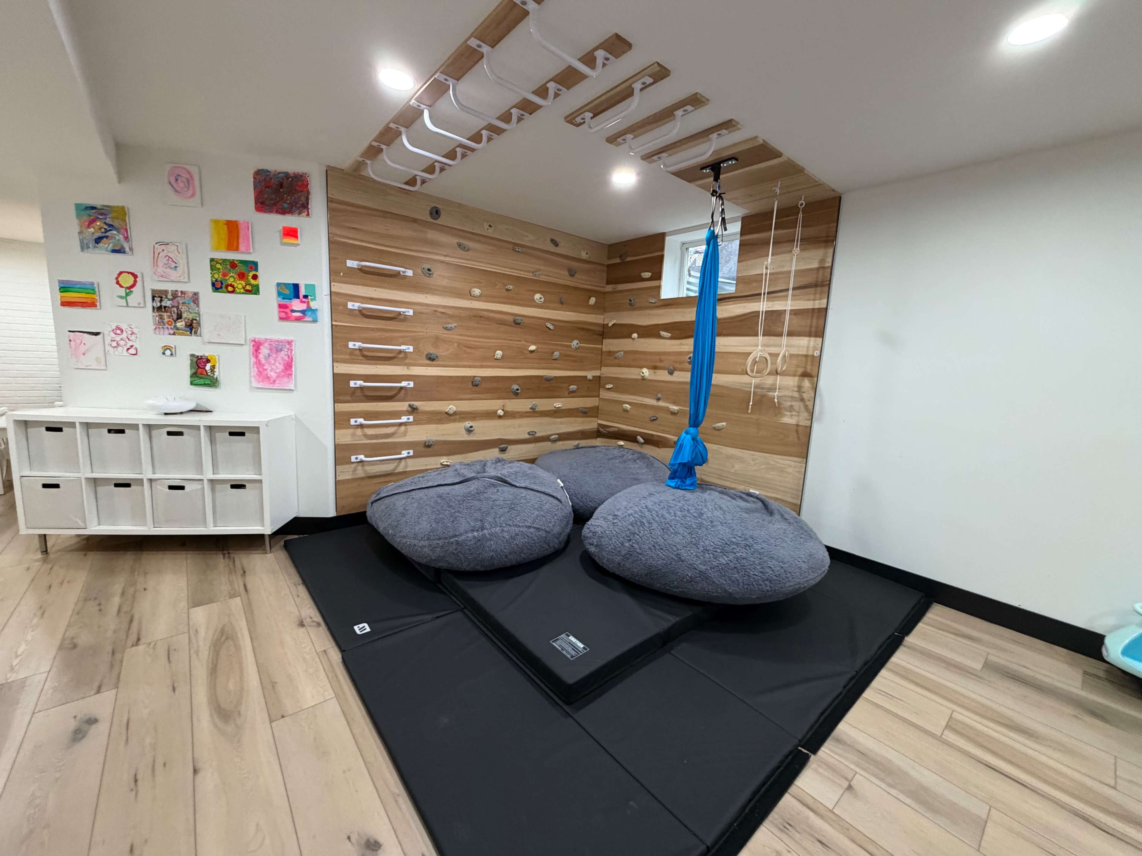 Modern Luxury Content House | Natural Light, Designer Kitchen + Outdoor Lounge Image in Tidewater at New Albany, New Albany, OH