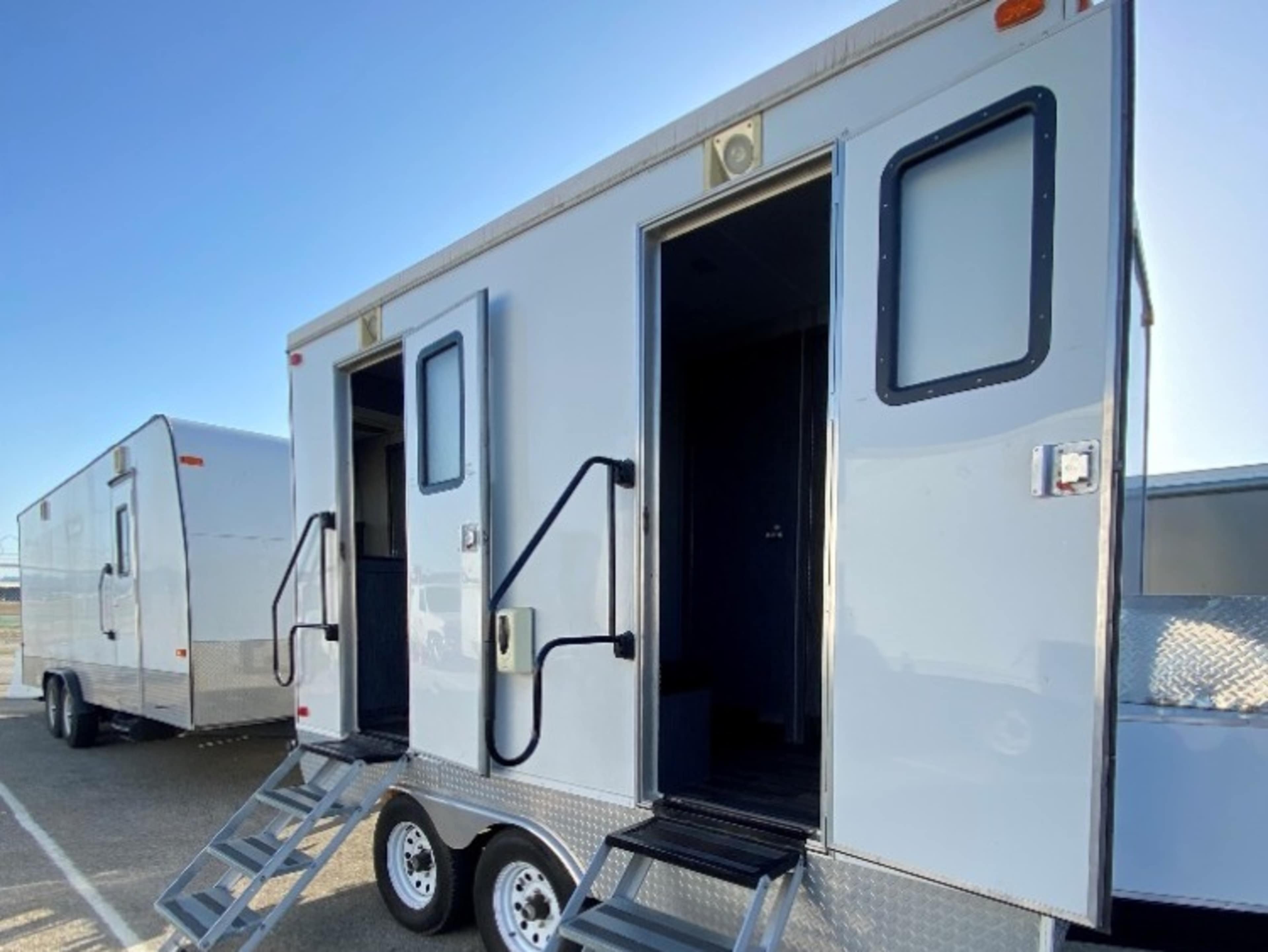 Luxury 6 Stall Bathroom