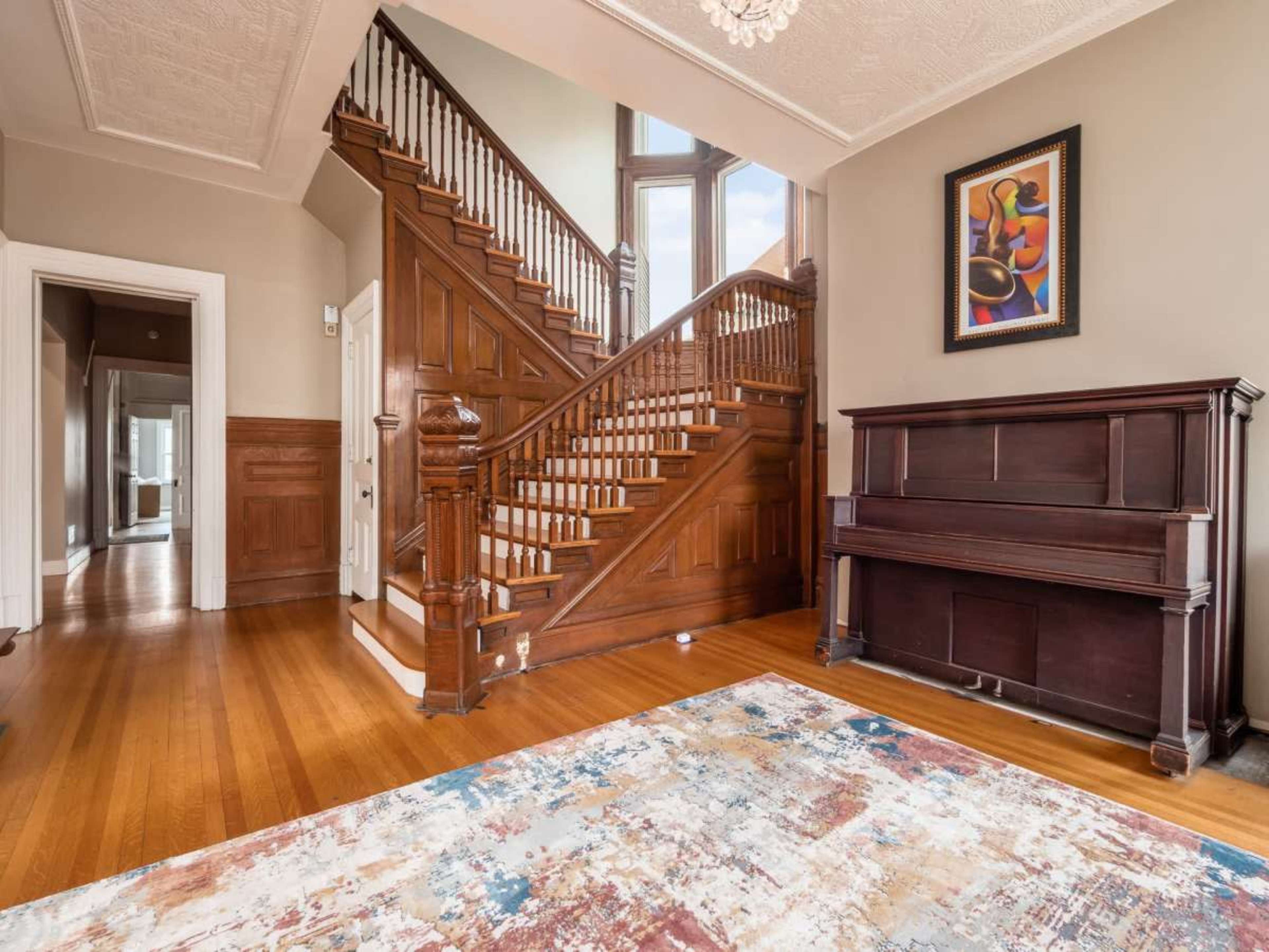 Jazzy-Blues Vibe with a Harlem Renaissance energy in a historic mansion Image in Near East Side, Columbus, OH