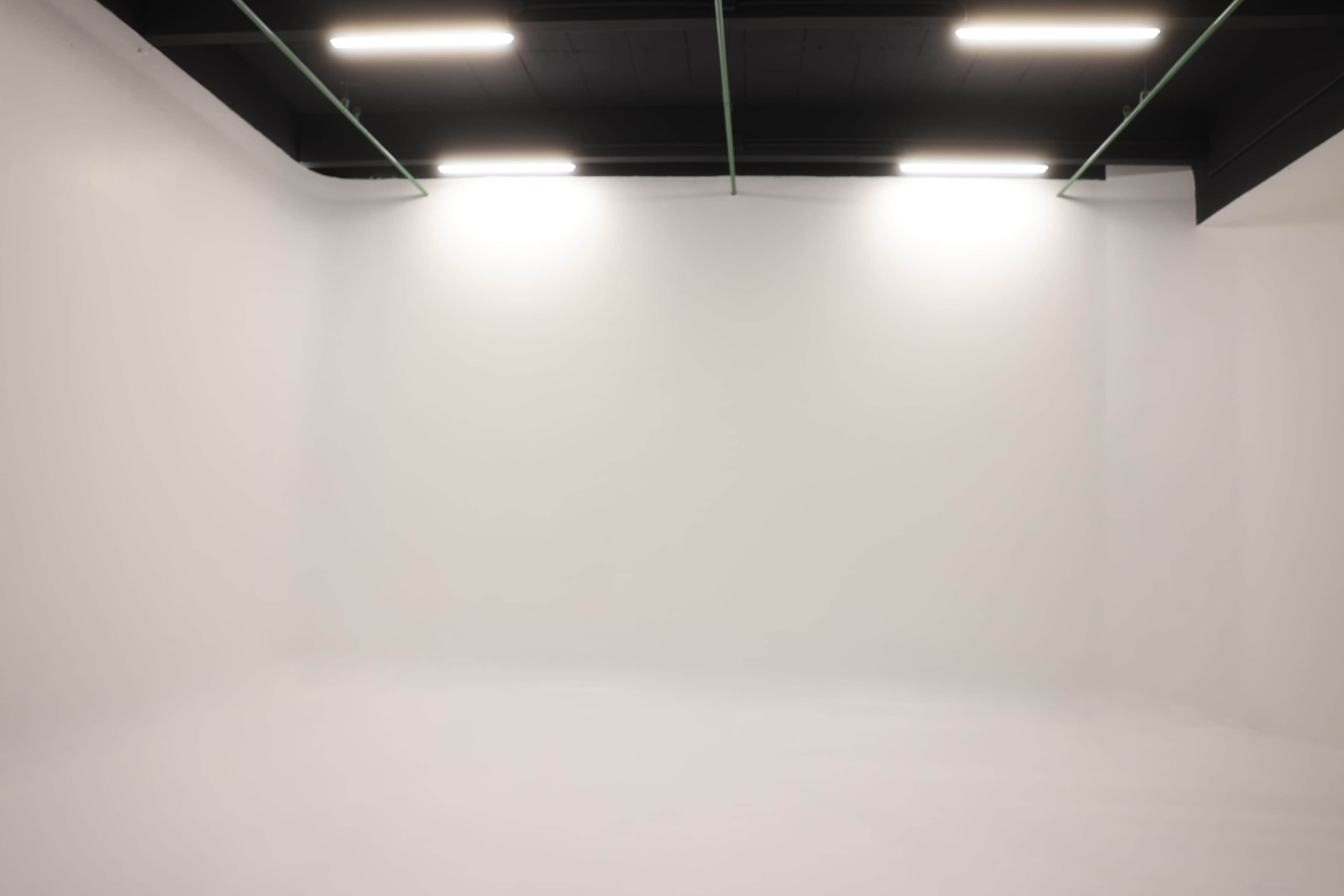 LOCATION STUDIO VIDÉO & PHOTO FOND BLANC & NOIR Image dans , Bagnolet, 