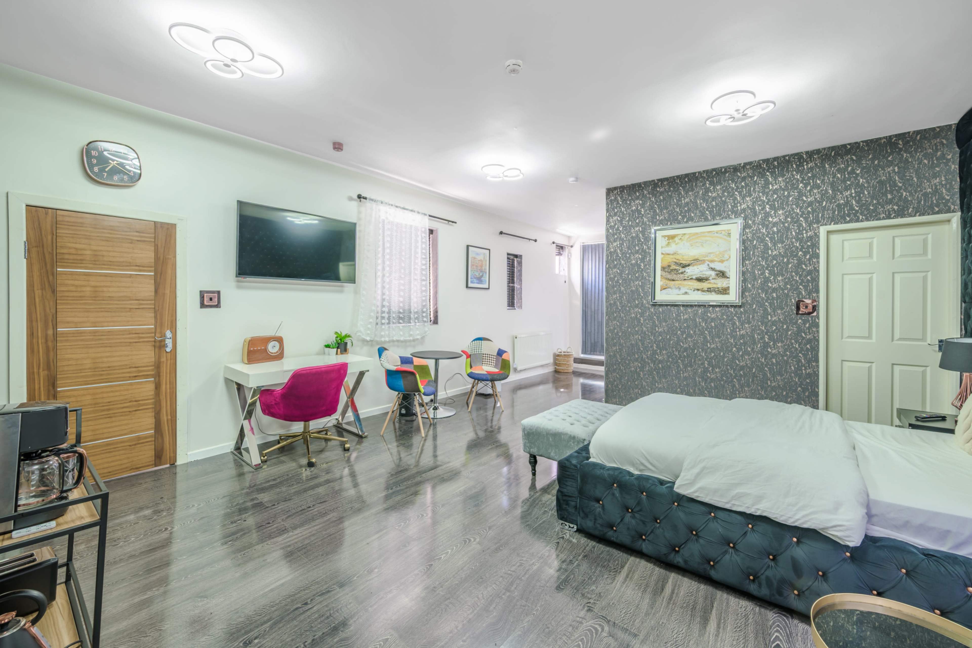 Bright Lifestyle Studio for Photoshoots & Content Creators – Jewellery Quarter Image in Jewellery Quarter, Birmingham, ENG