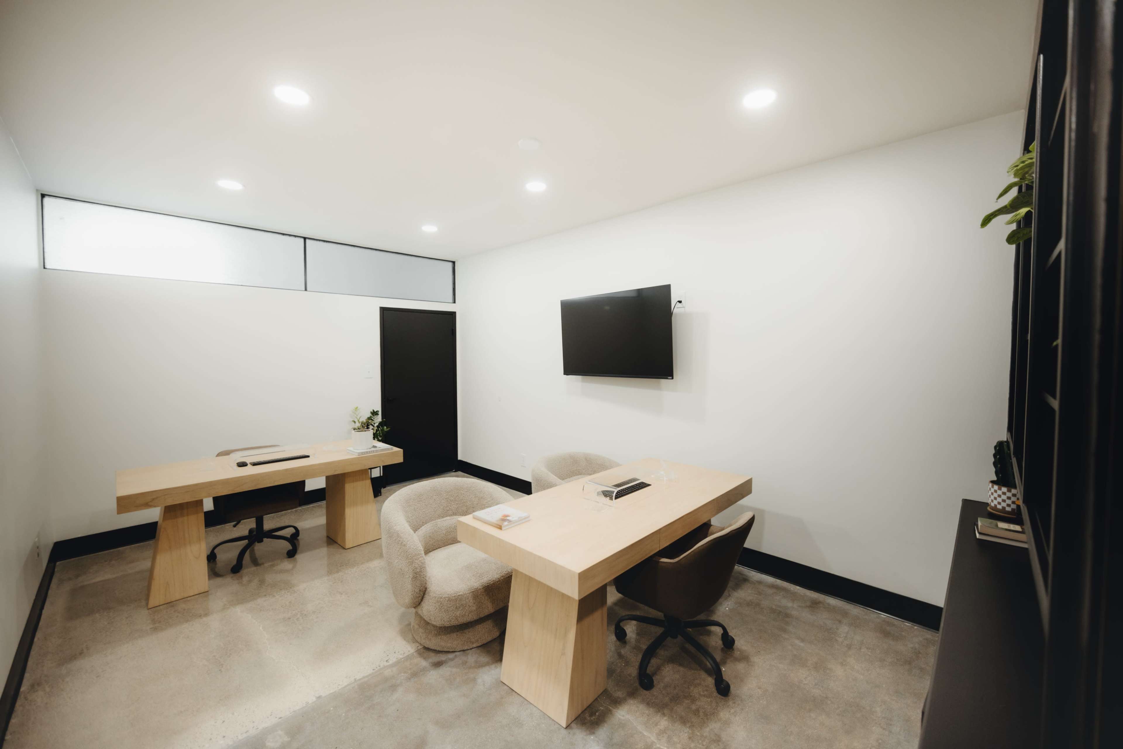 Modern Minimalist Dual Office Image in Whittier, Whittier, CA