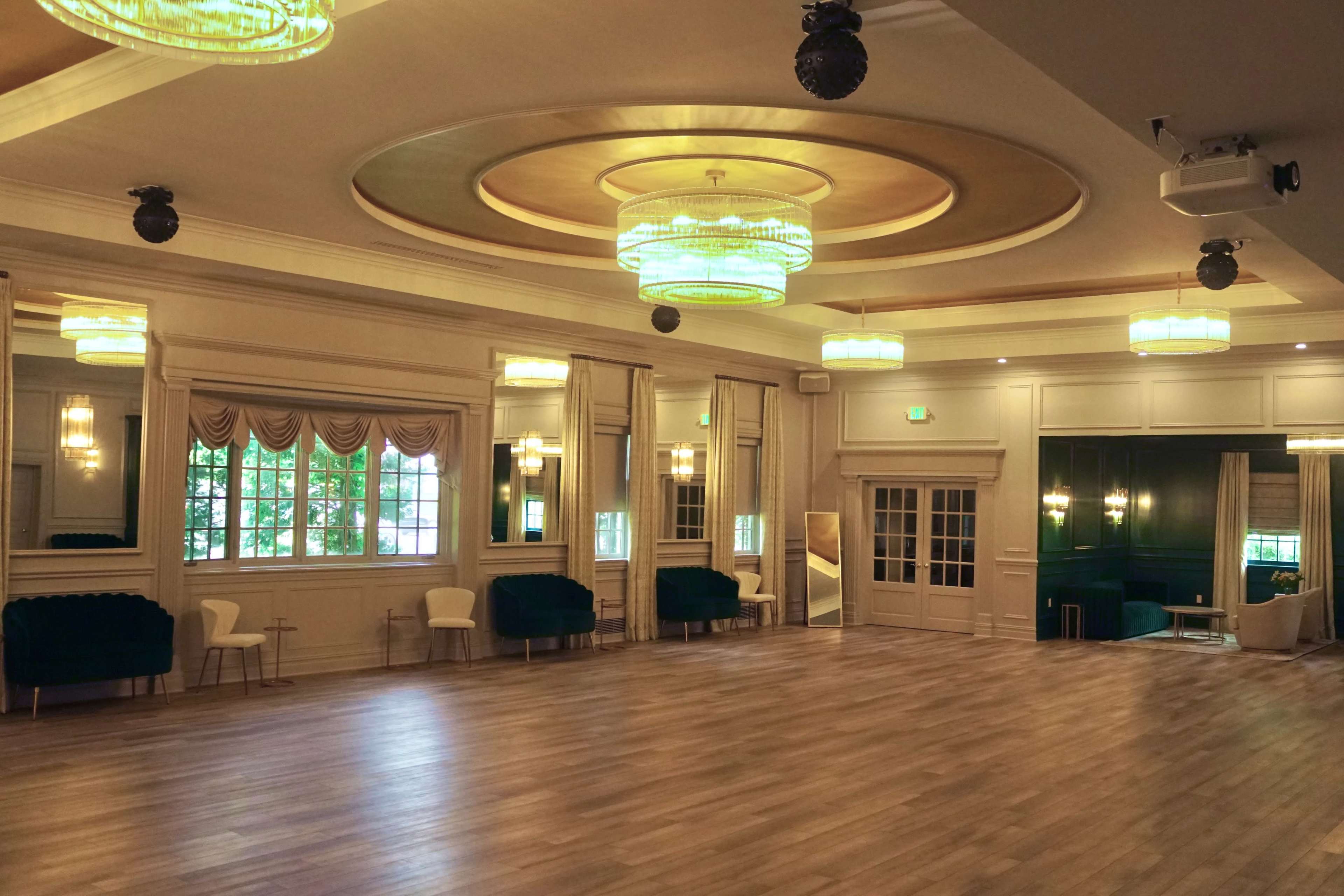 Elegant Grand Ballroom with Professional Sound & Lighting in Manhasset Image in North Hempstead, Manhasset, NY