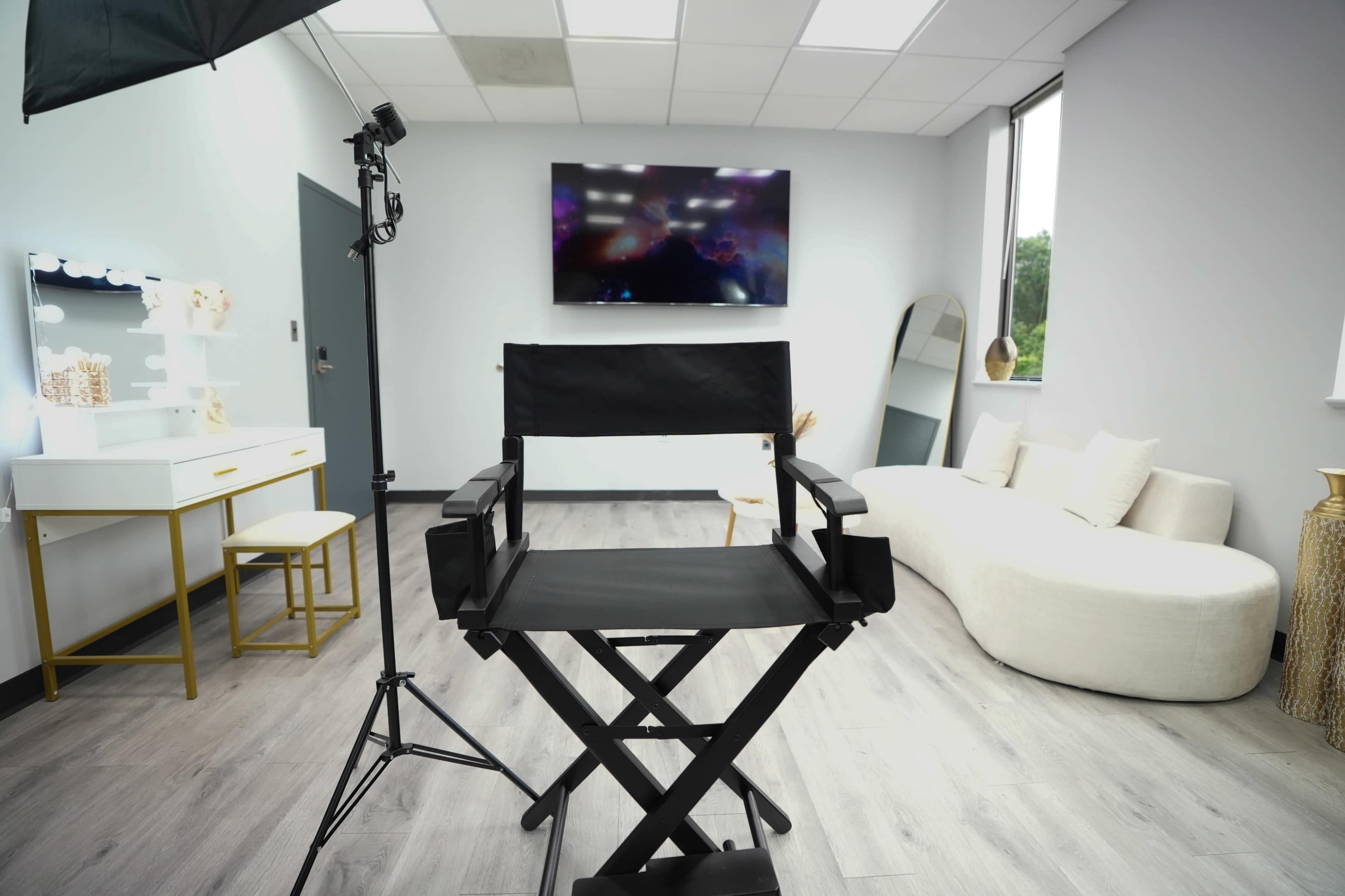 StationLuxury 24/7 Studio in Downtown Laurel – Furnished w/ Free Parking, Wi-Fi & Glam Image in Laurel, laurel, MD