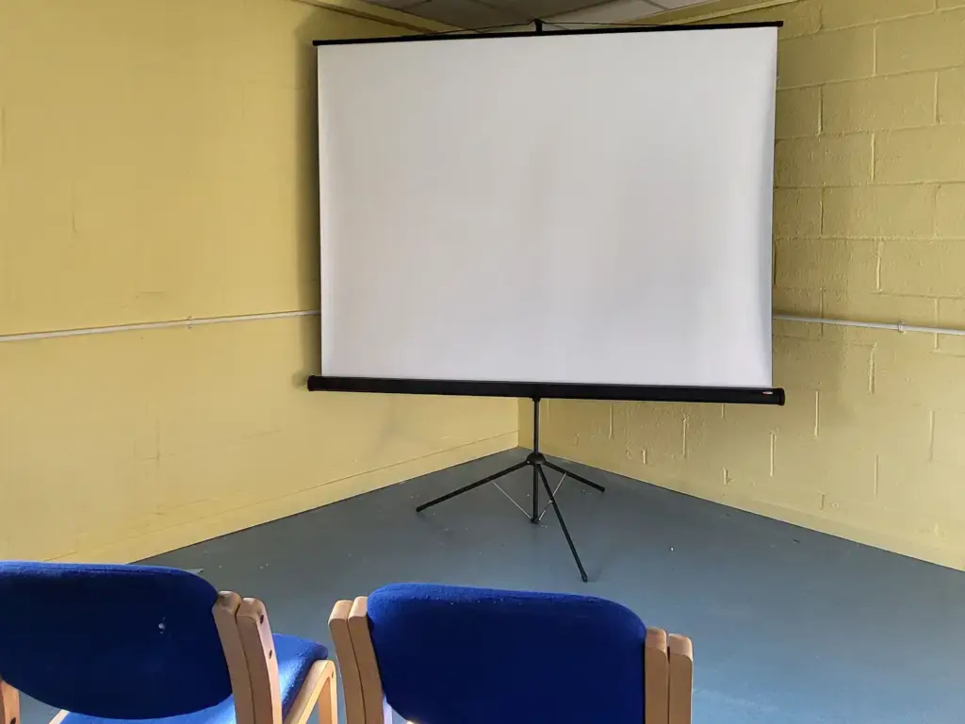 Bright & Versatile Space with Small Balcony Image in Islington, London, ENG