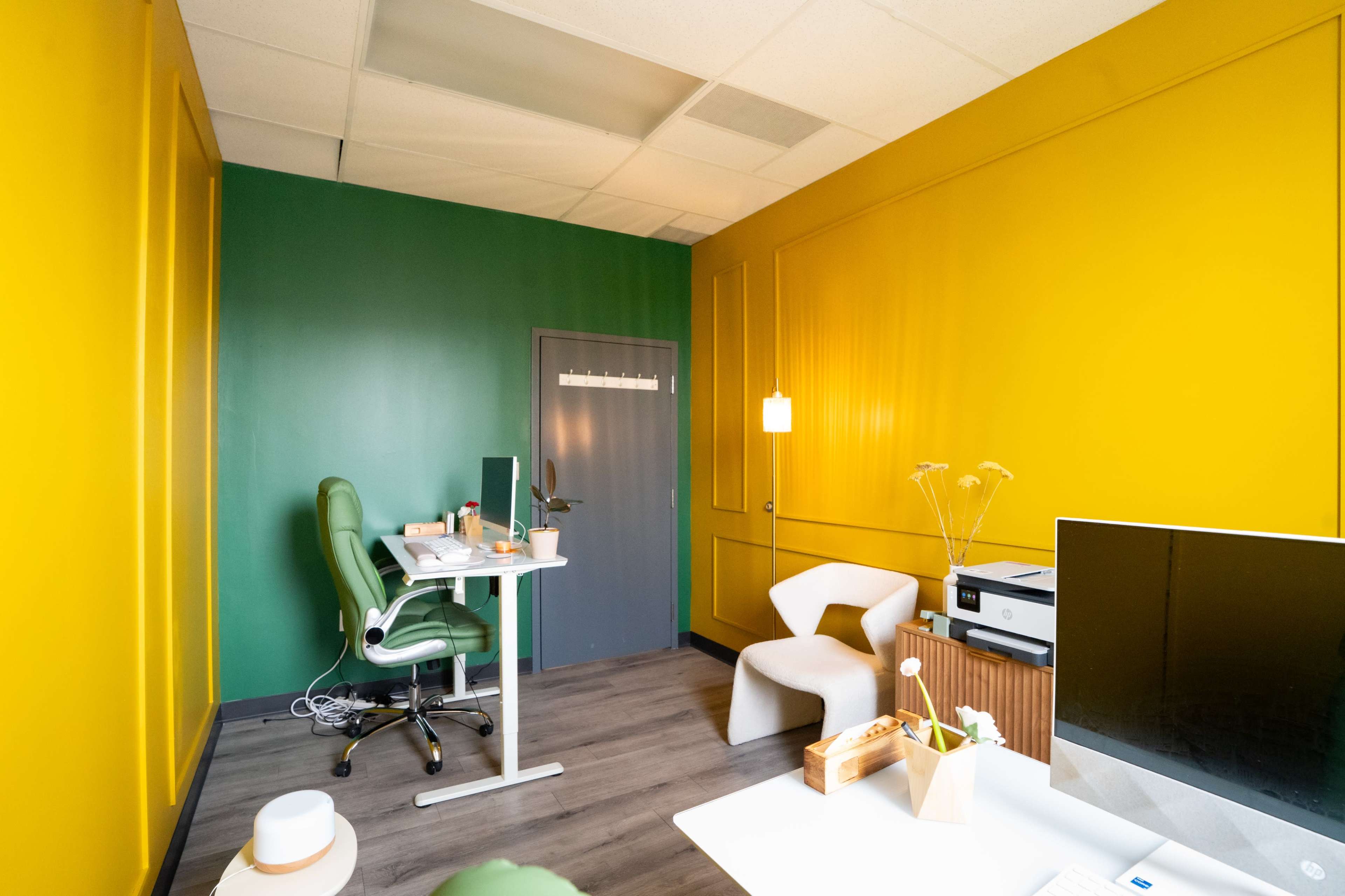 Laurel (8101) Flex Admin Office | Vibrant Creative Meeting Space Image in Laurel, Laurel, MD