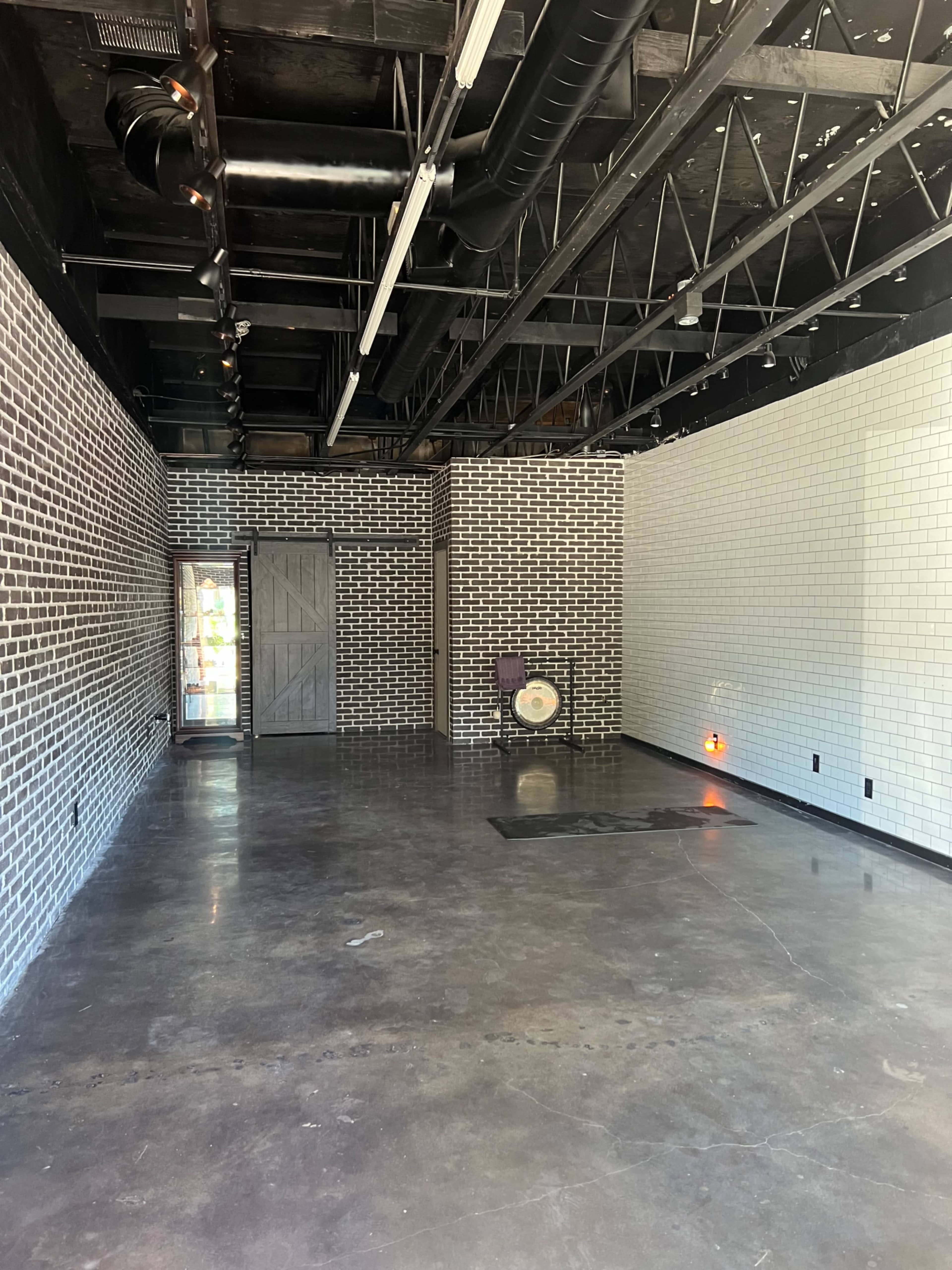 Studio photos dance yoga industrial rustic roomy open Image in Woodland Hills, Woodland Hills, CA